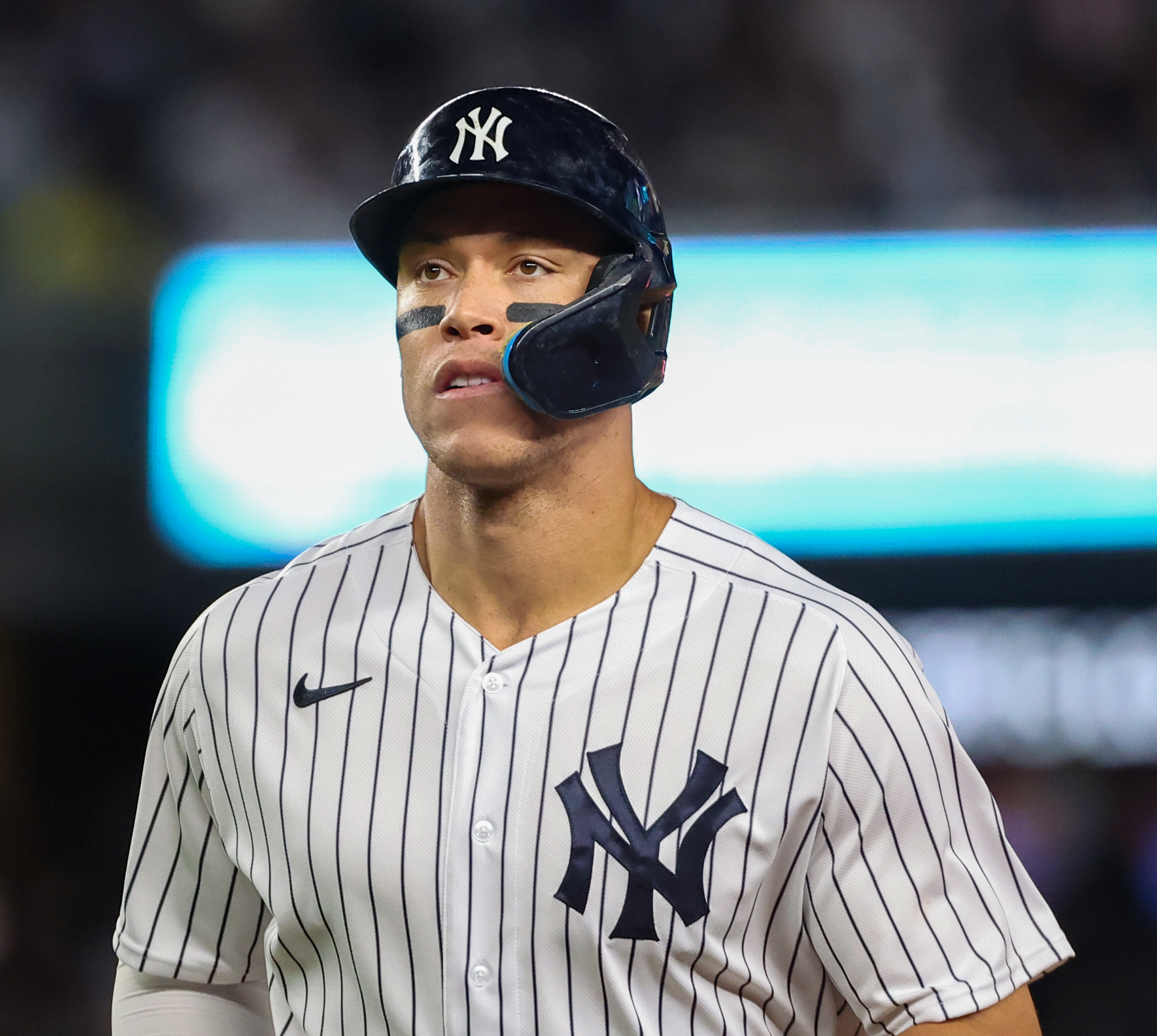 Yankees walk off, clinch playoff spot with 5-4 win over Red Sox