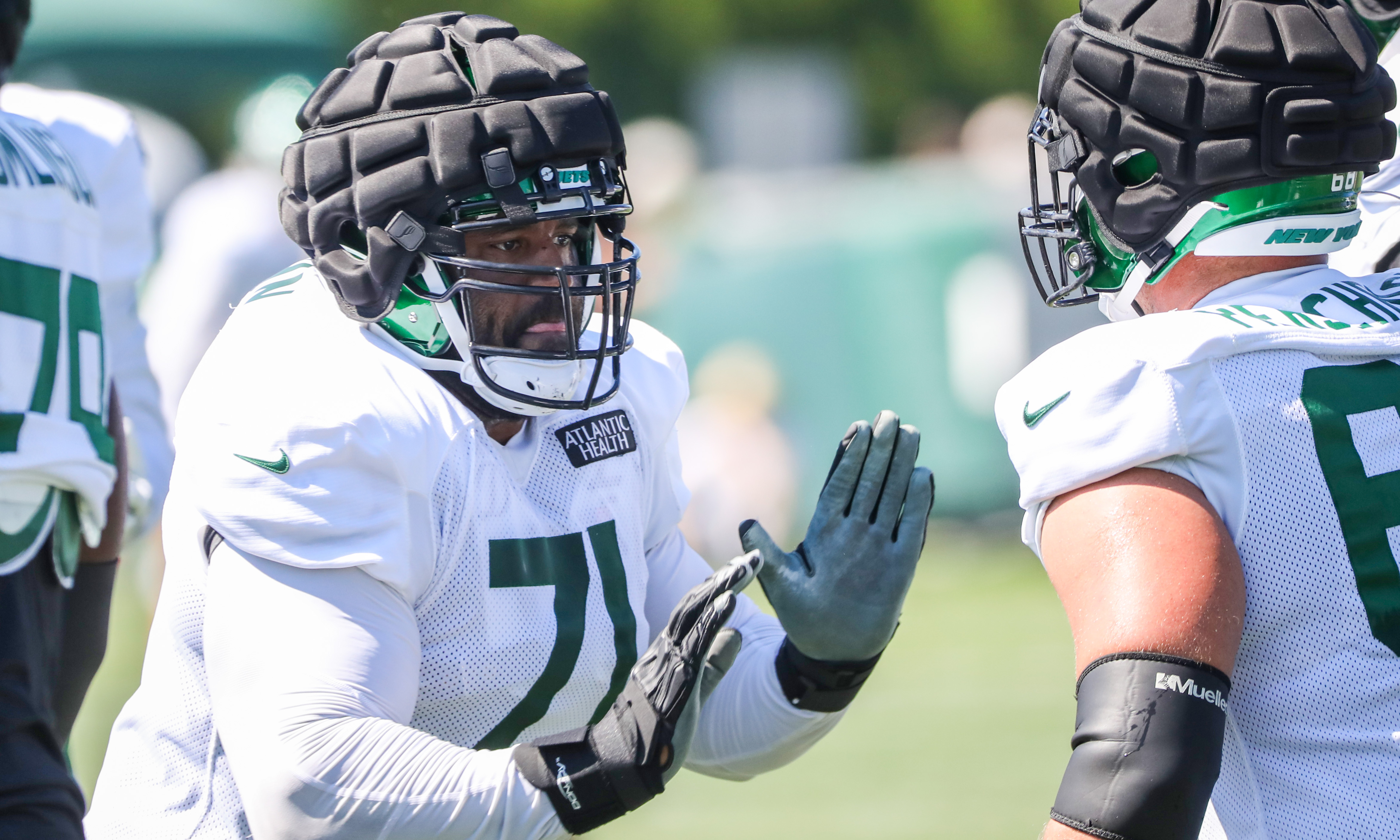 New York Jets offensive tackle Duane Brown (71) works against the