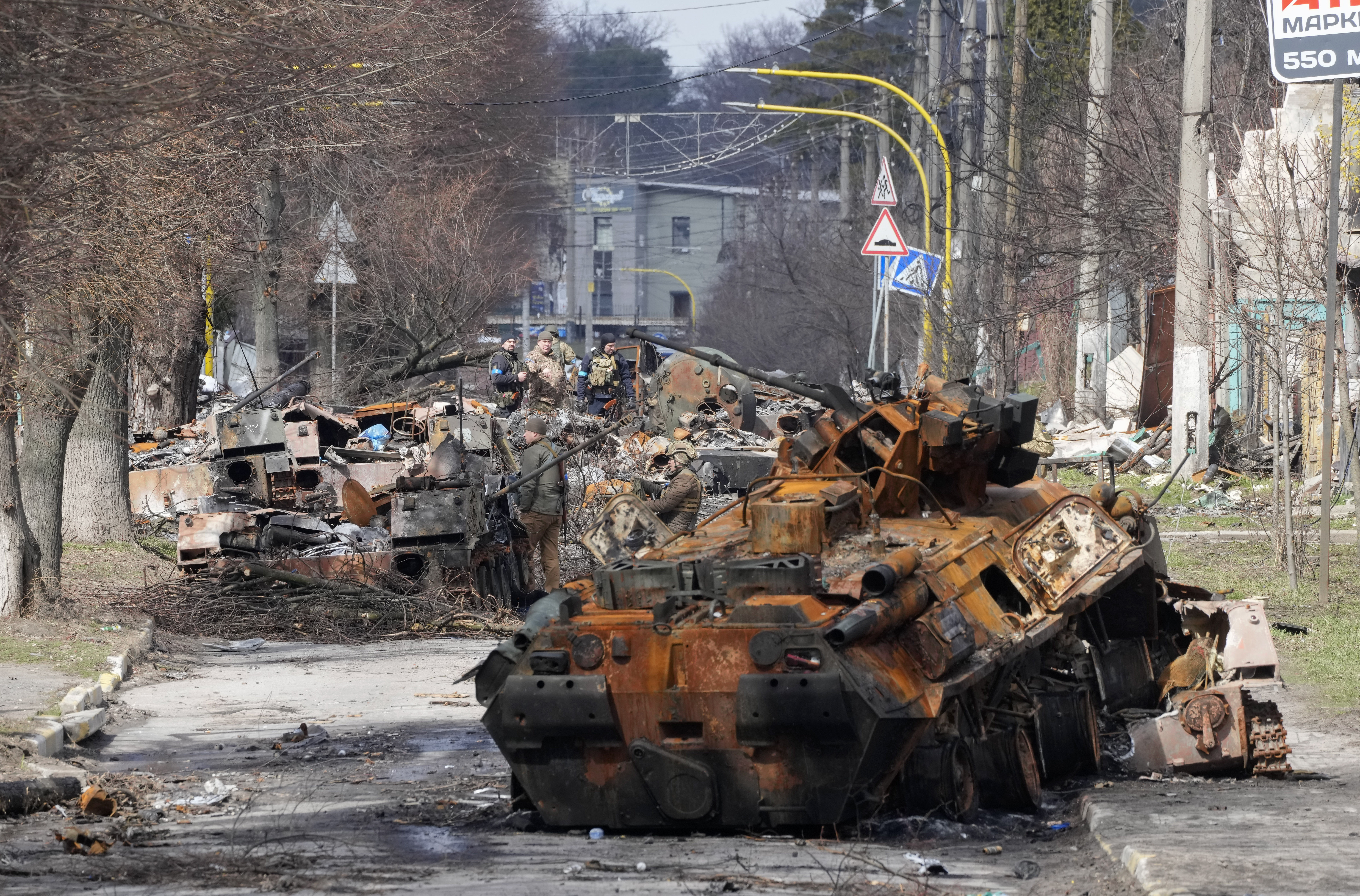 Разбомбили хохлов. Украина до и после войны.