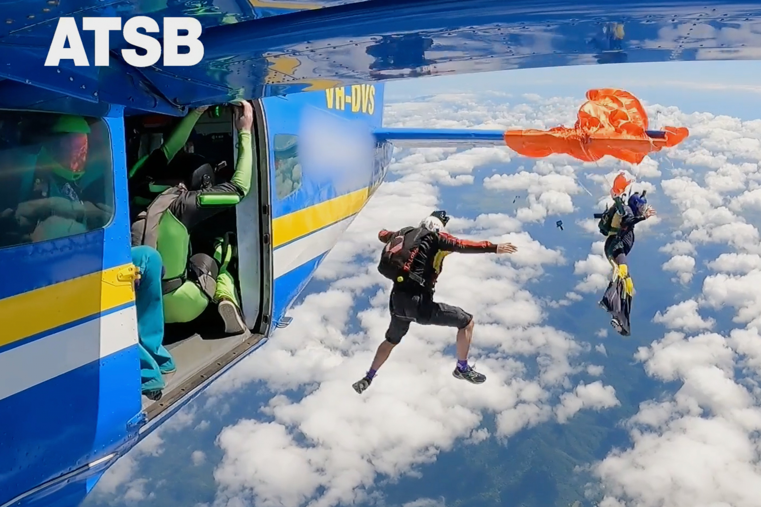 Skydiver survives after dangling from plane - oregonlive.com