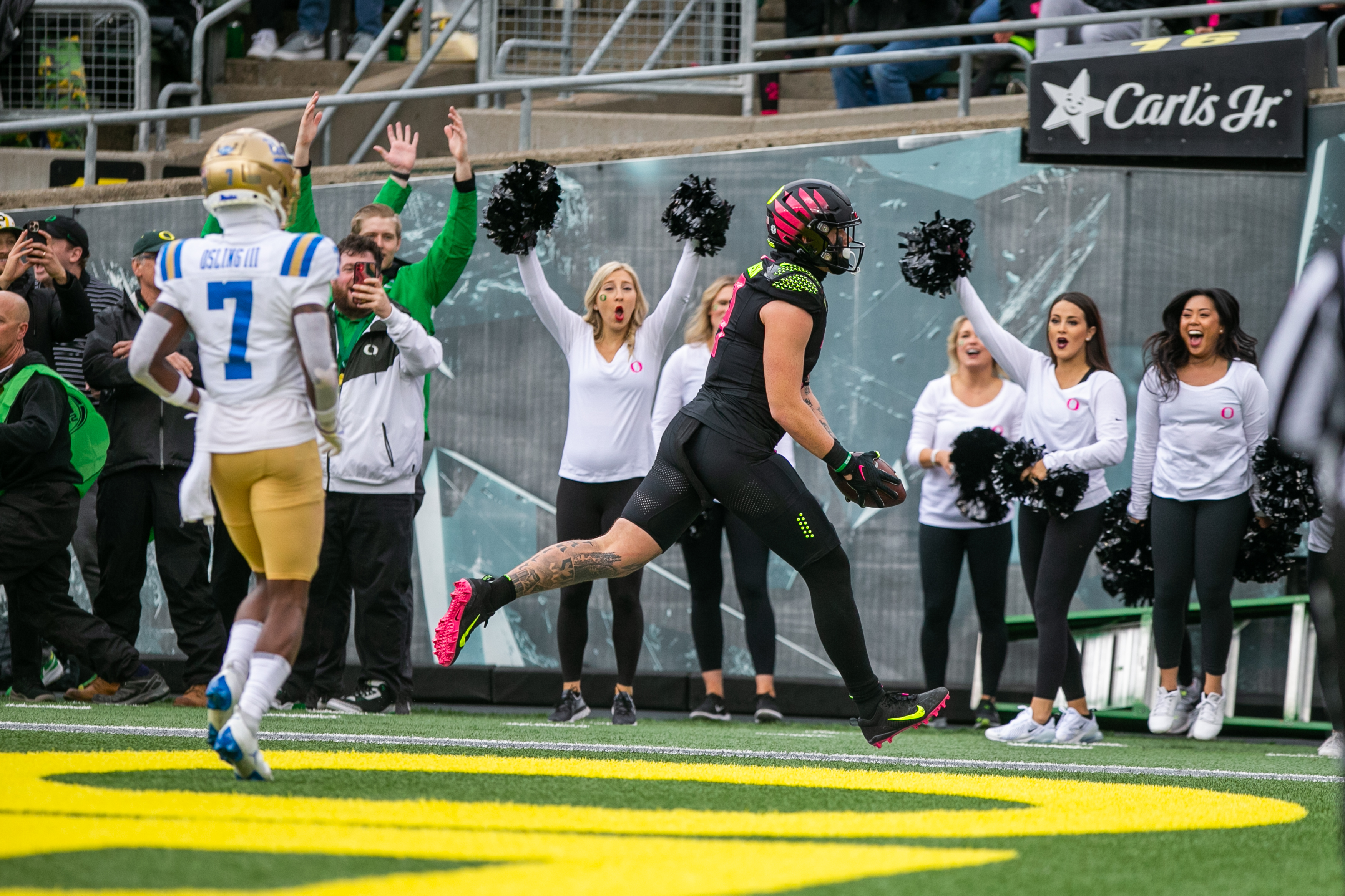 Bo Nix's best performance in 12 career games against top 10 opponents leads  No. 10 Oregon Ducks past No. 9 UCLA 