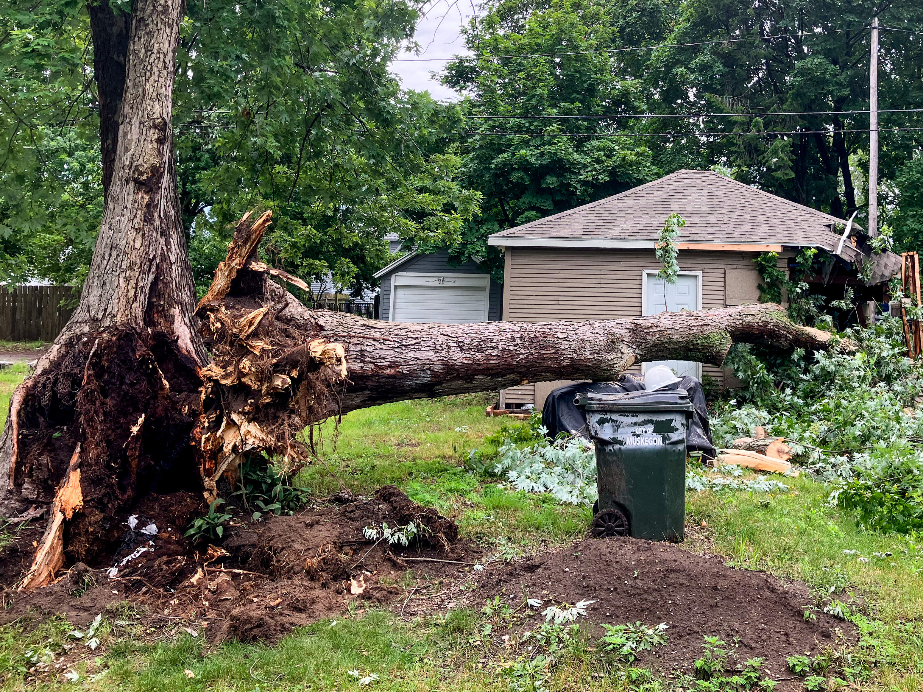Storm leaves thousands in Muskegon without power, tree damage - mlive.com