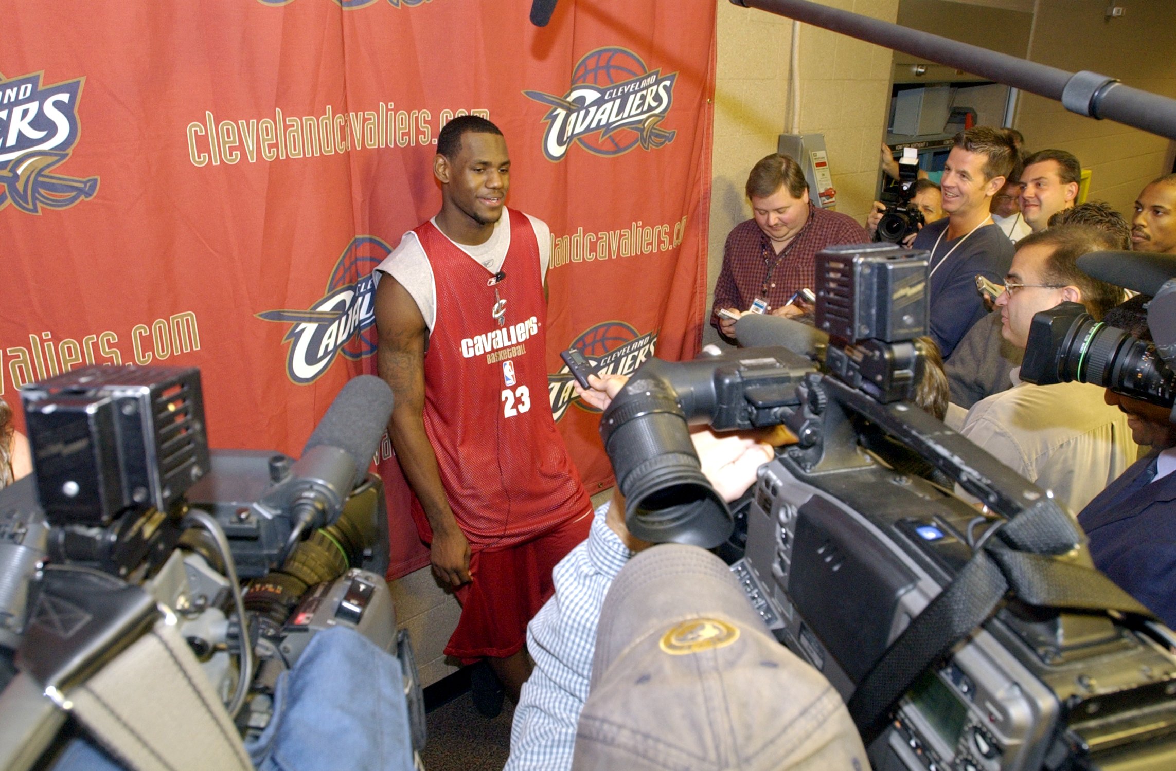 The bulk of the Cavaliers team was on hand for the first practice. LeBron James fields questions from a swarm of media personel attending the practice at Gund Arena.(Roadell Hickman/The Plain Dealer)