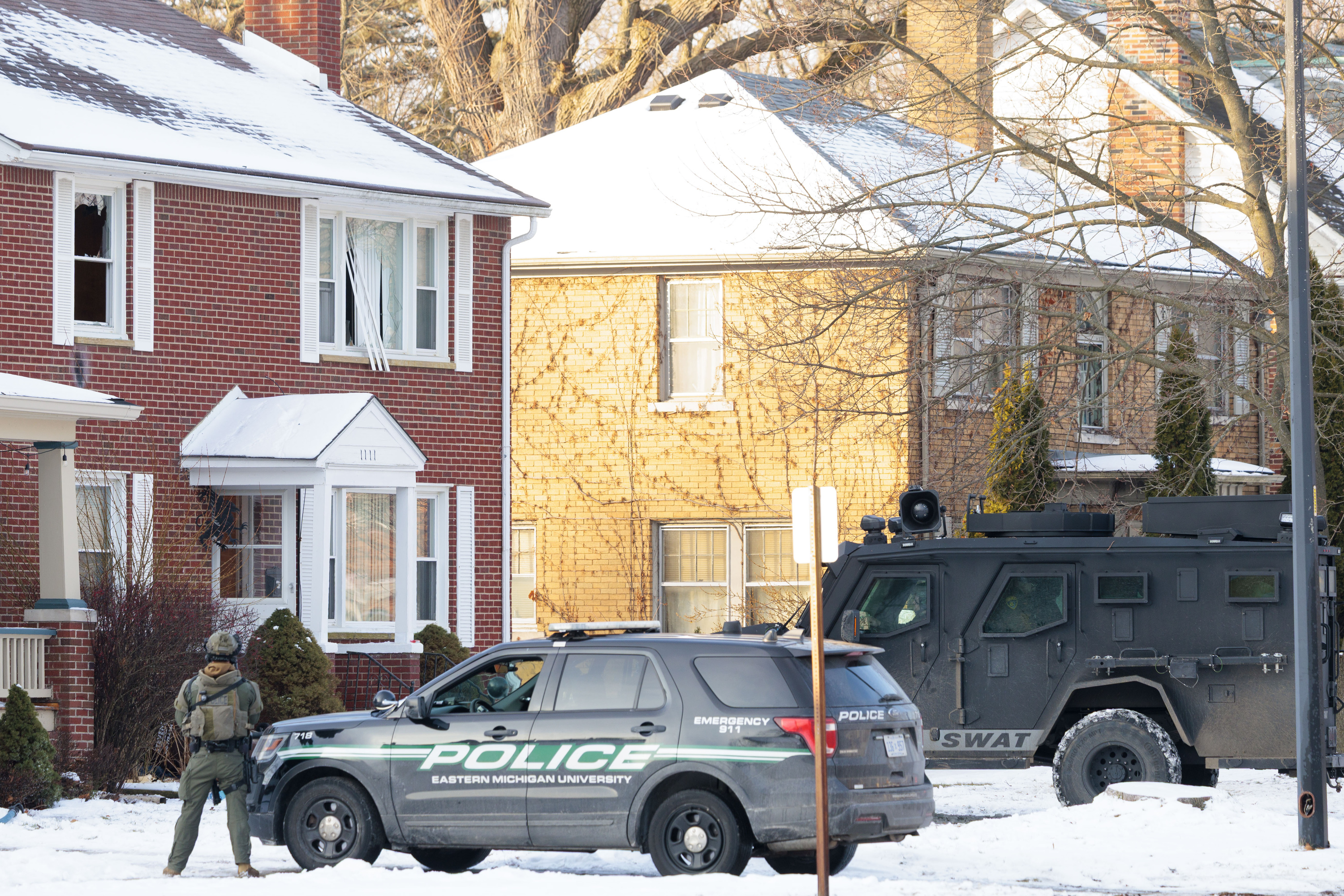 Police standoff with man armed with sword in Ypsilanti enters second ...