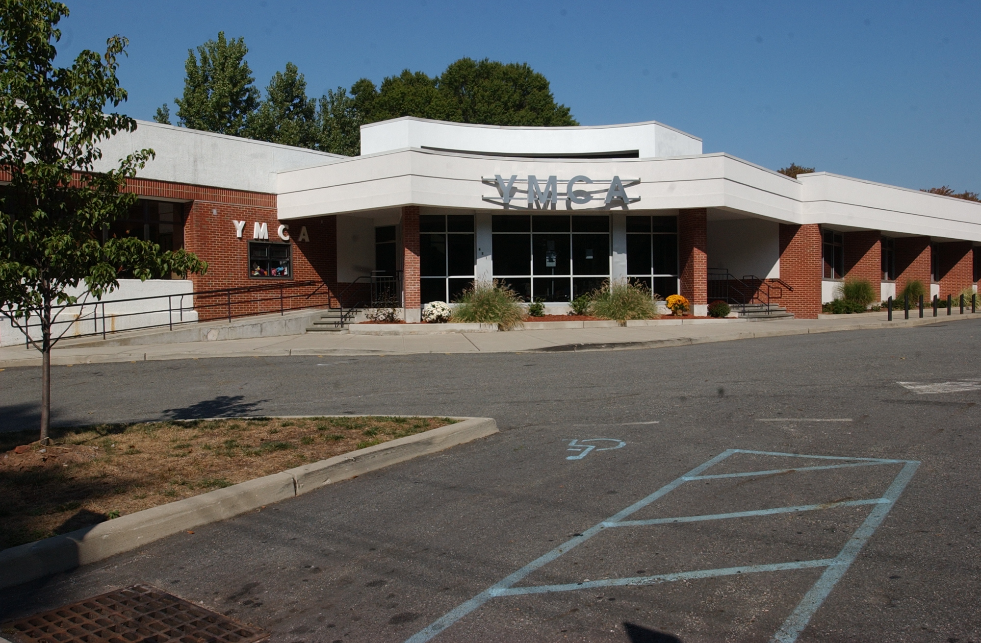 500k Donation Across 5 Boroughs Will Help Childcare At Broadway Ymca Silive Com