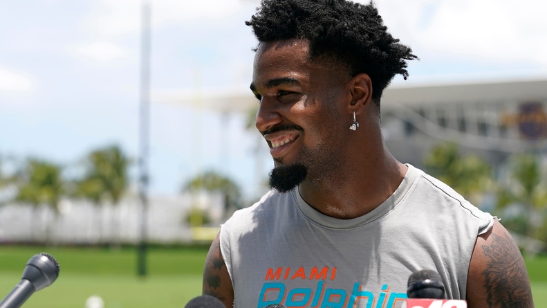 No deal on Jaylen Waddle, Miami Dolphins GM says 