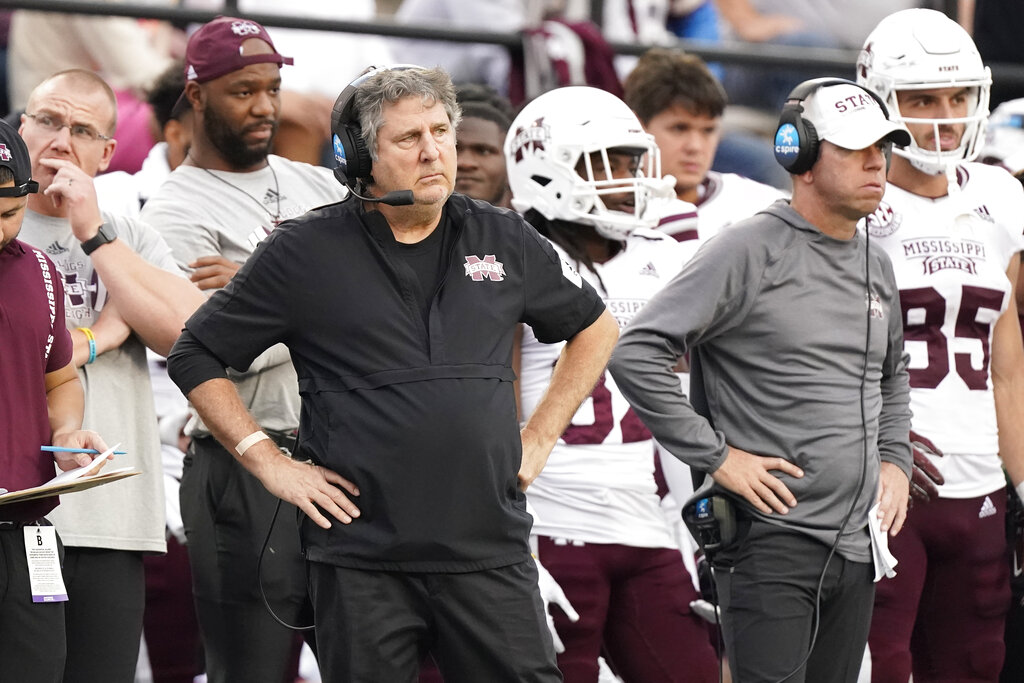 Patriots' Mac Jones offers prayers for Mike Leach after win against  Cardinals 