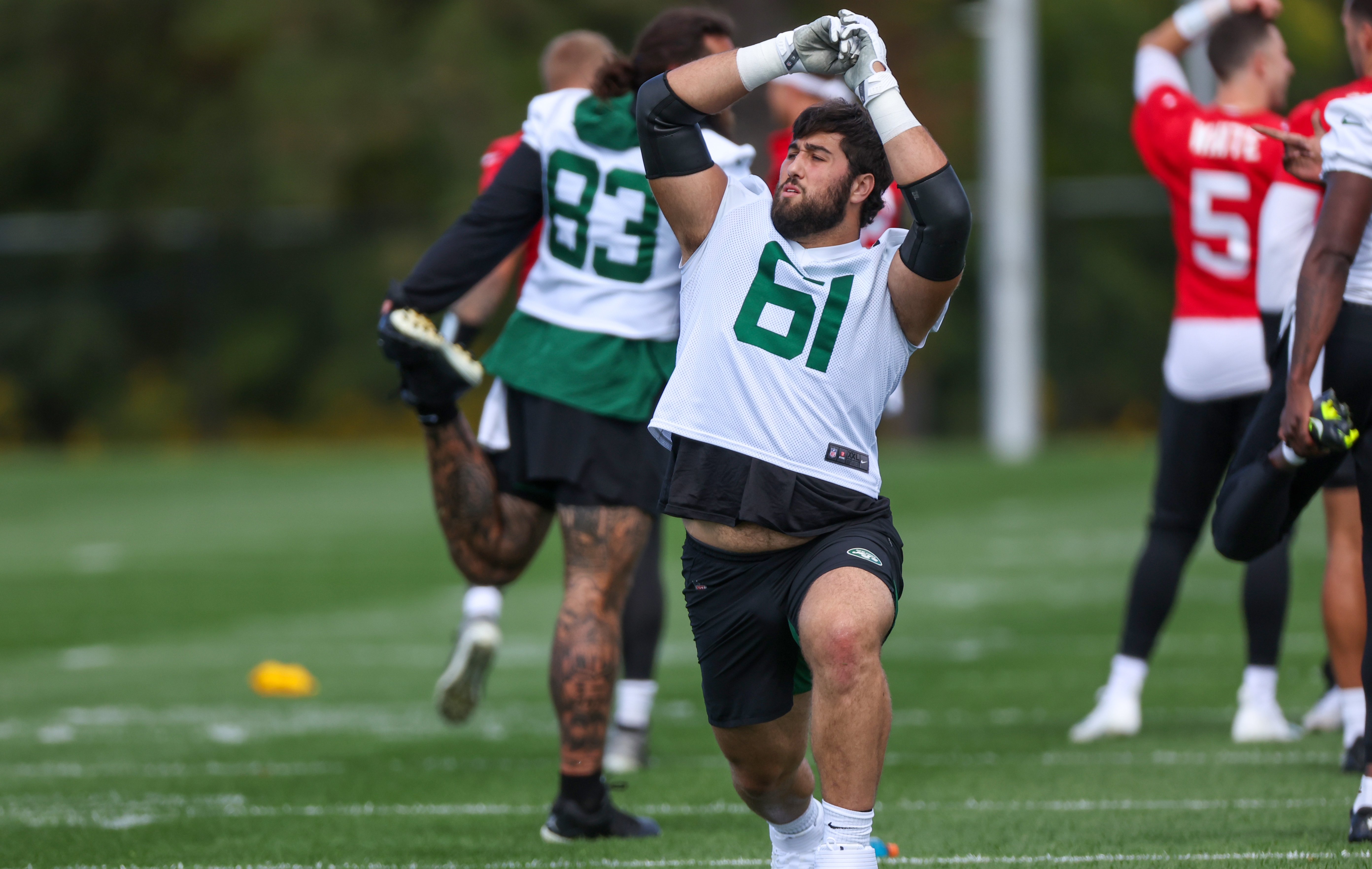 Jets sign fourth-round pick OL Max Mitchell