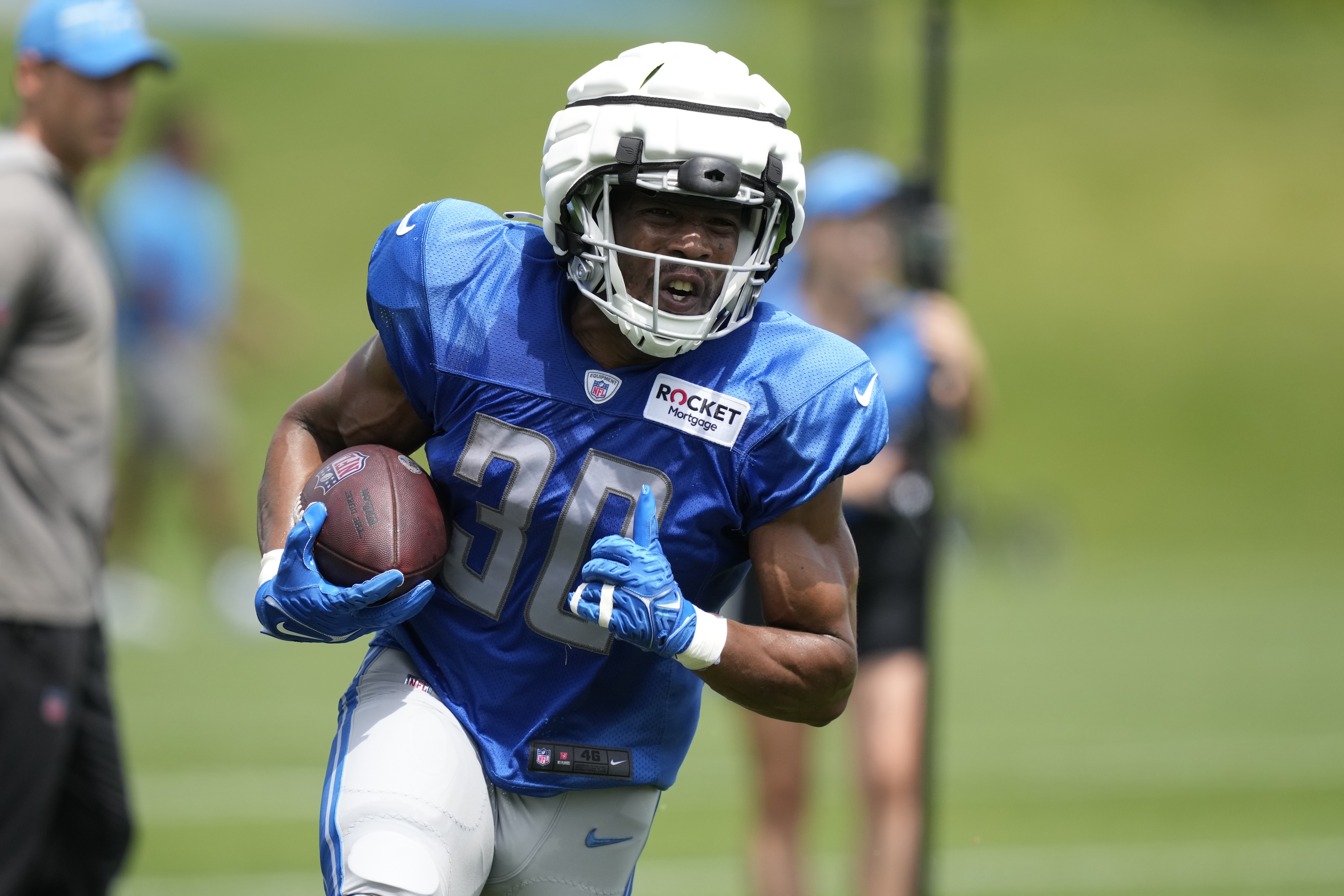 Lions sign RB Devine Ozigbo