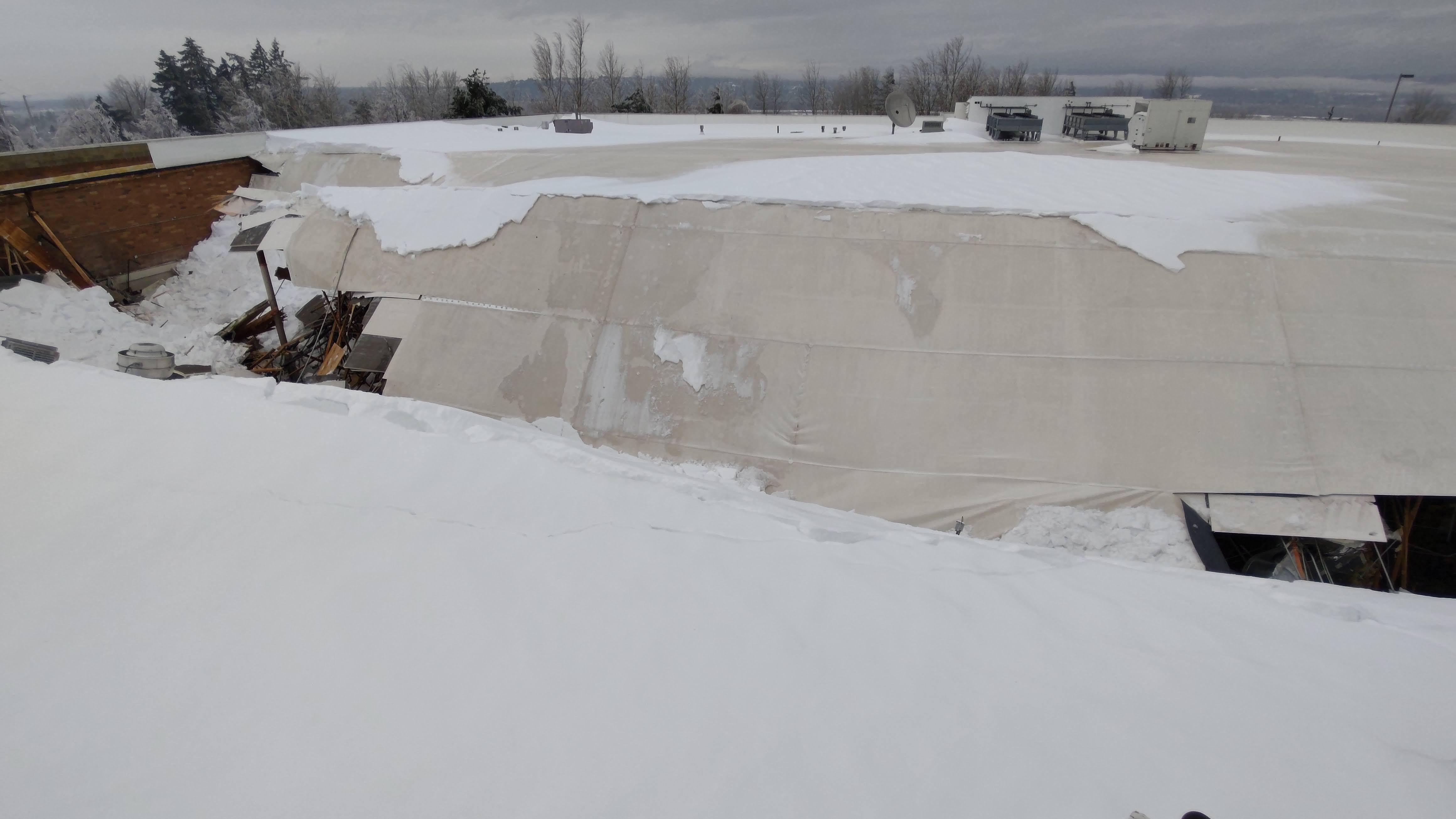 Safeway roof collapse in Troutdale
