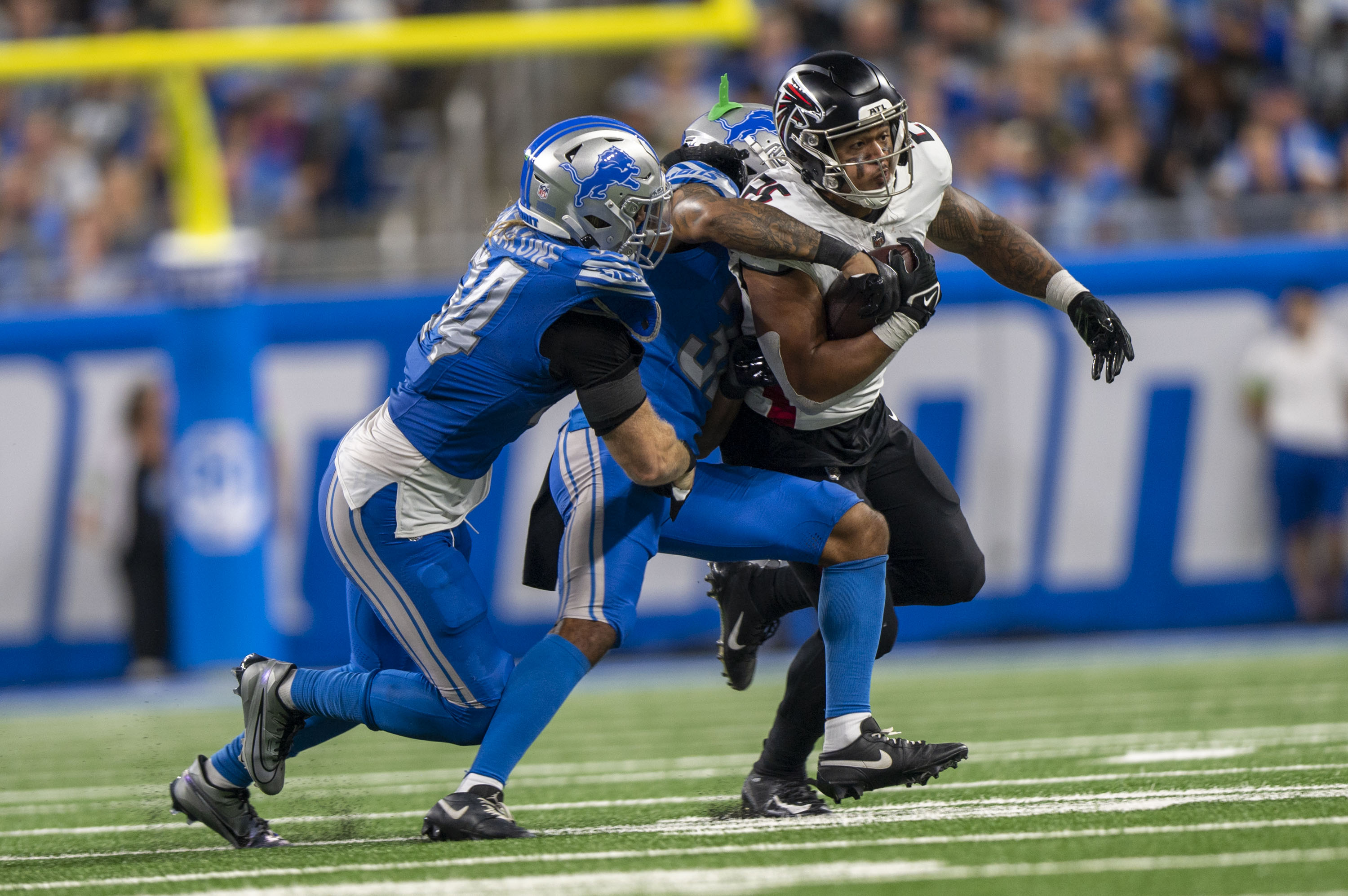 Detroit Lions' defense puts up 7 sacks in win over Atlanta Falcons