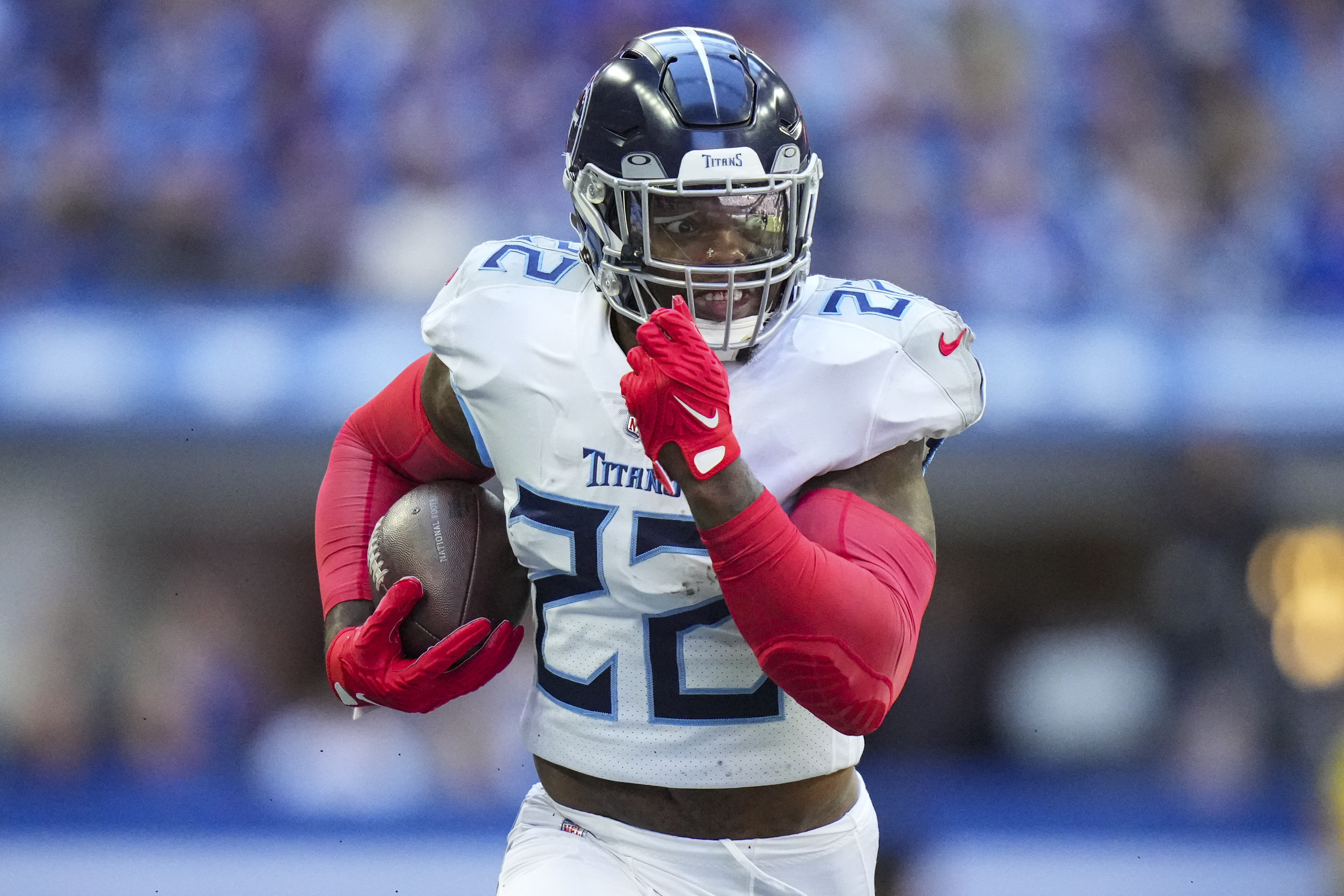 Titans RB Derrick Henry delivers backpacks to local Boys & Girls