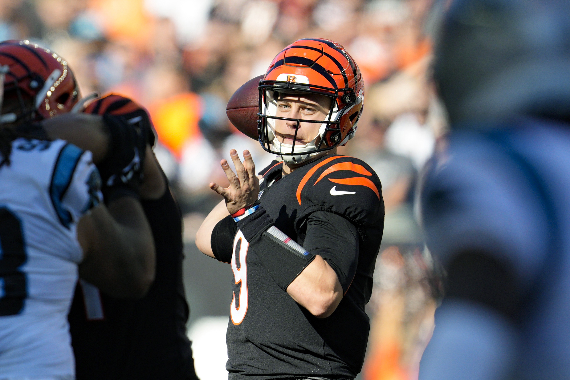 Watch: Steelers' T.J. Watt takes down Bengals QB Joe Burrow during  interception return