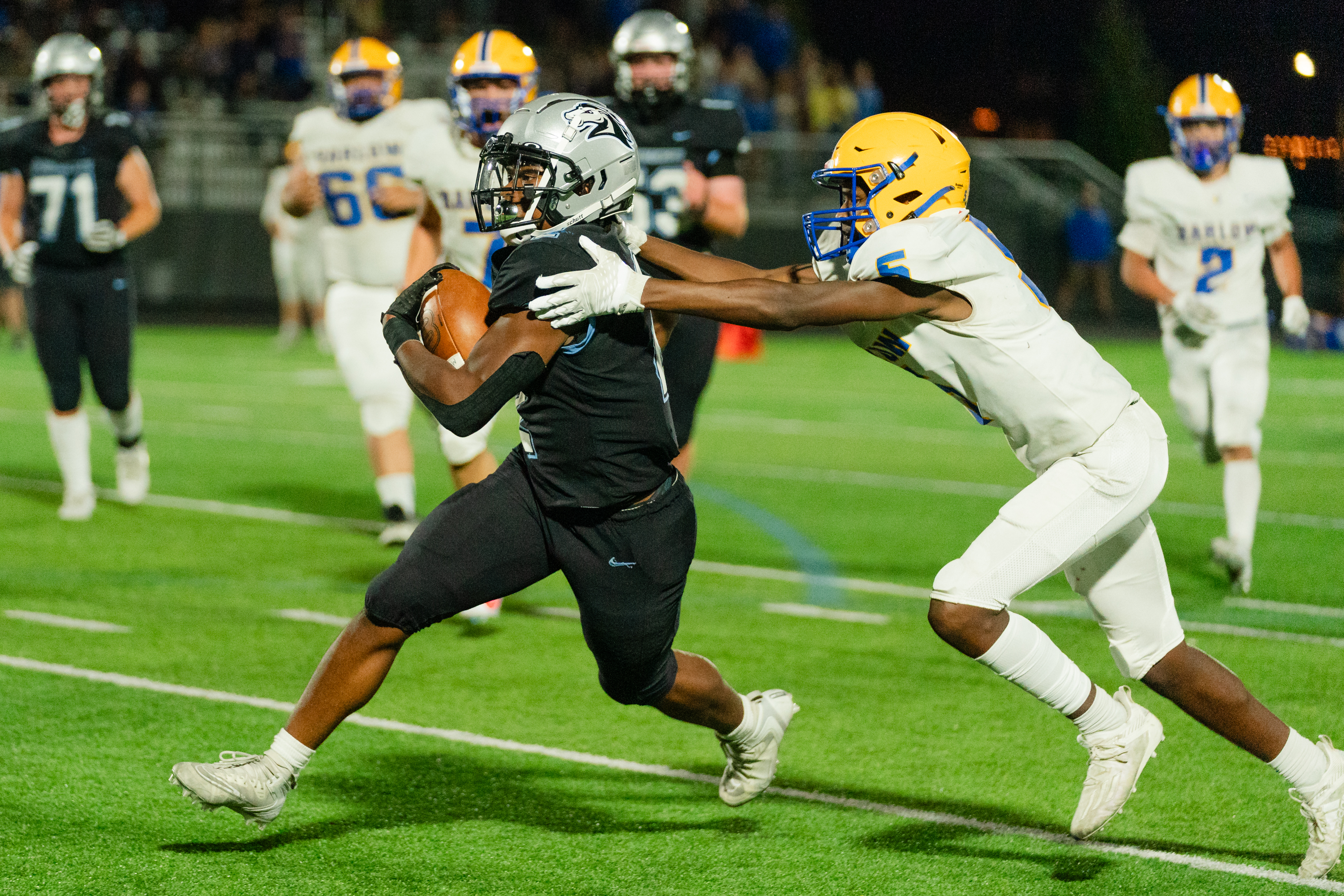 Mountainside's Jordan Hicks, left, tries to get away from a Barlow defender during the game between Mountainside and Barlow on Saturday, Sept. 9, 2023 at Mountainside High School.