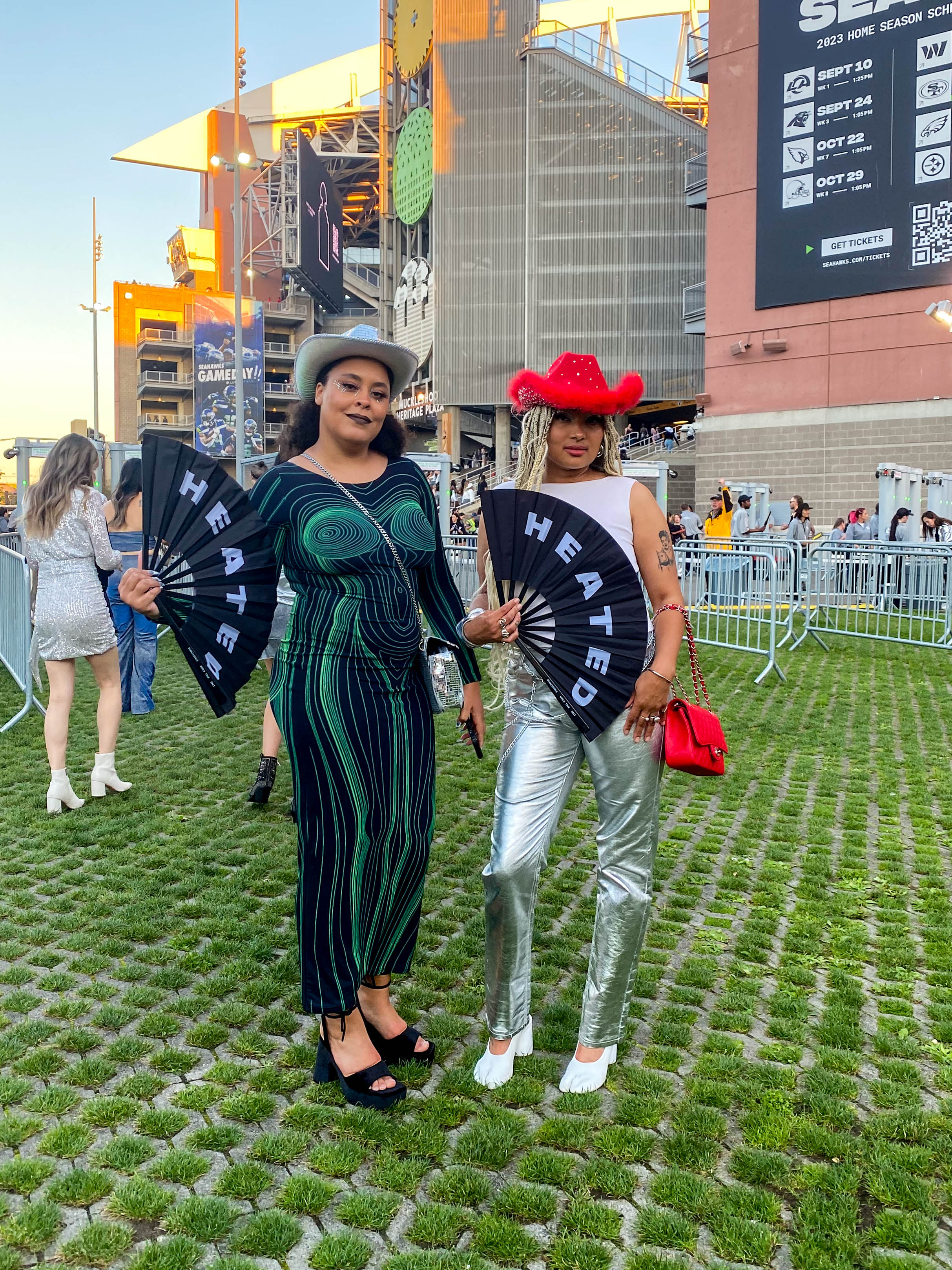 Beyoncé fans strut in silver, rhinestones and cowboy hats at Seattle ...