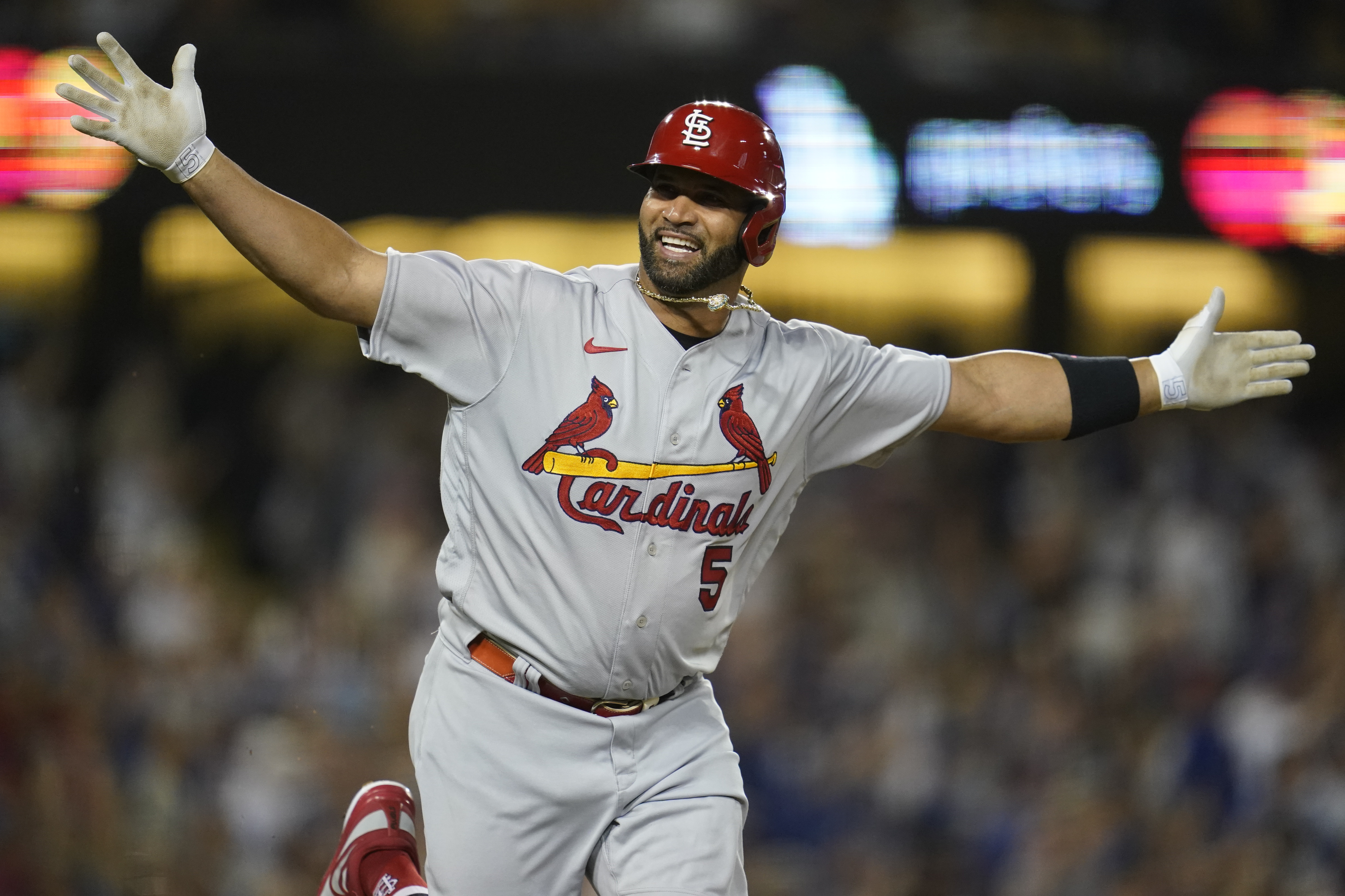 Cardinals' Albert Pujols hits 700th career home run, becomes