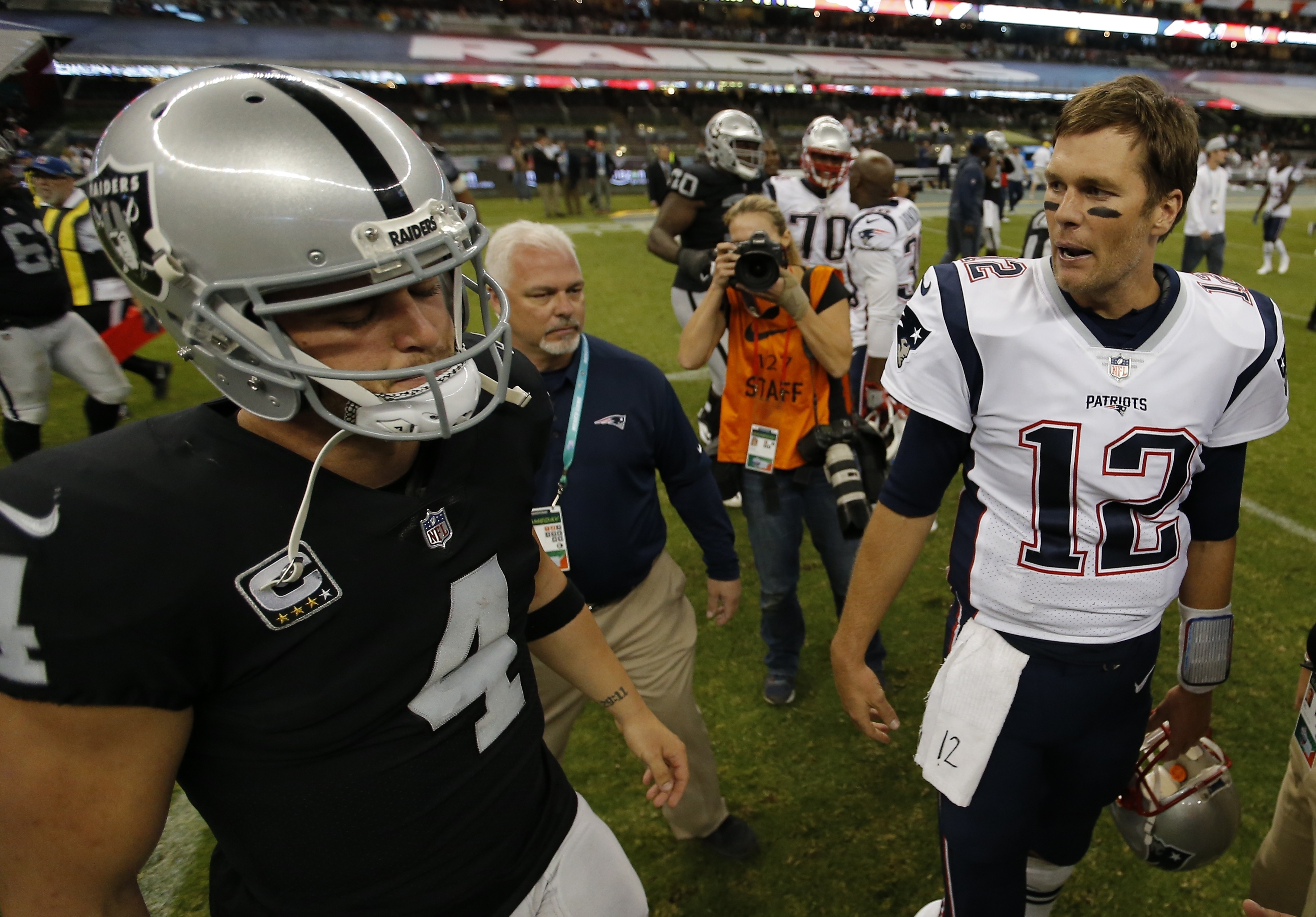Tom Brady picks apart Raiders in Patriots' win in Mexico