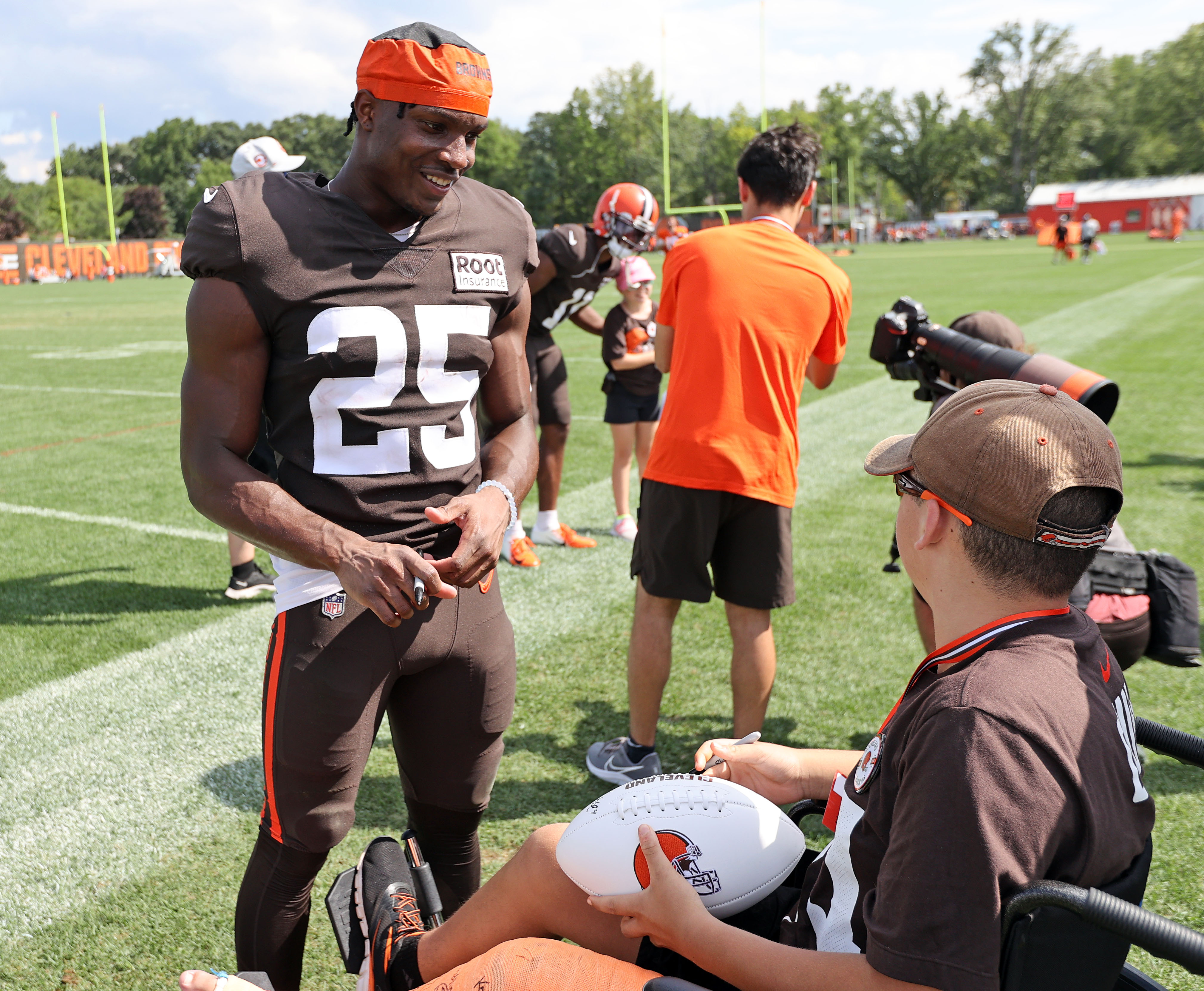 Browns' Demetric Felton welcomes challenge of bouncing between