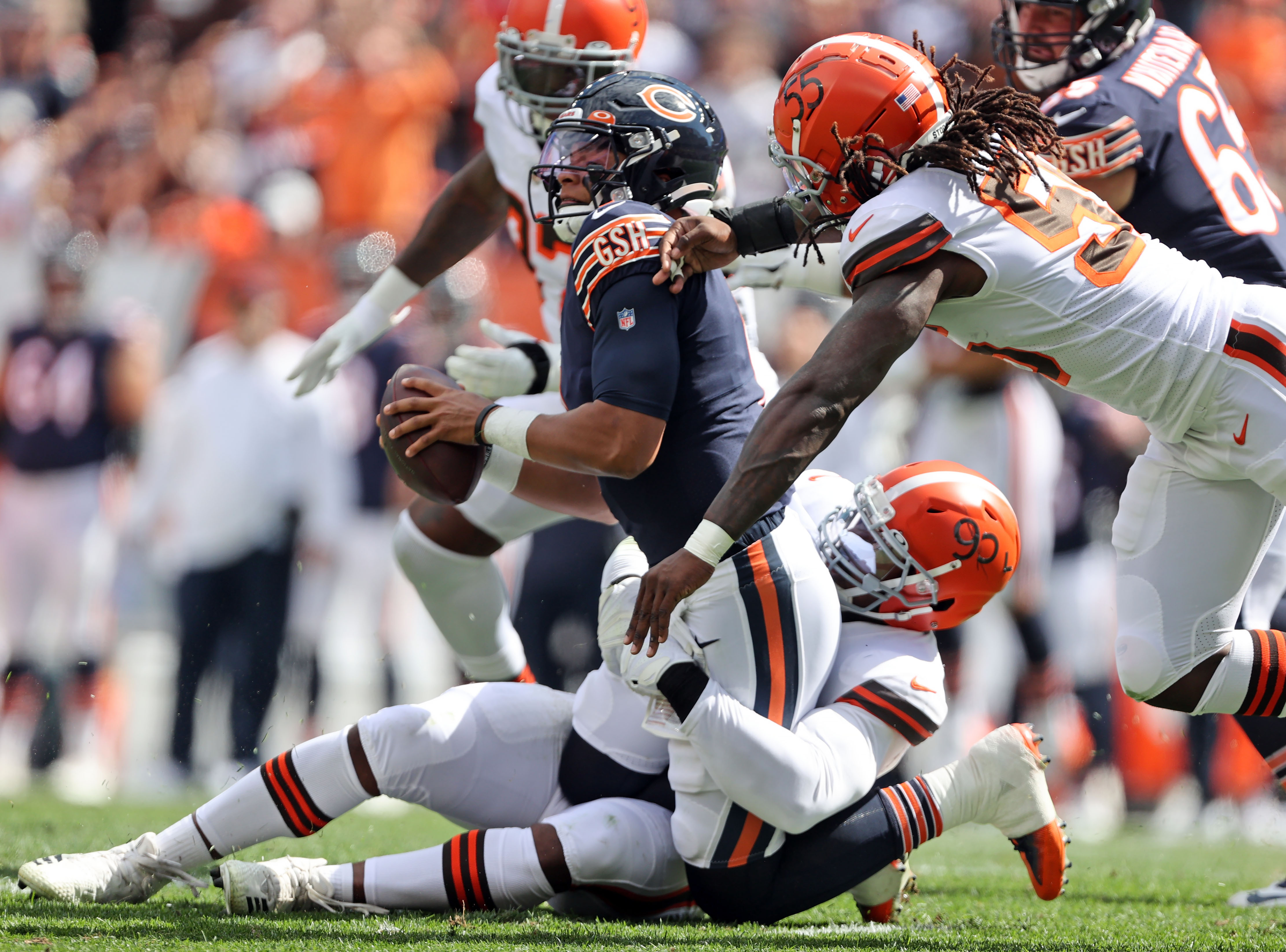 Garrett, Browns Rough Up Rookie QB Fields, Slam Bears 26-6, Chicago News