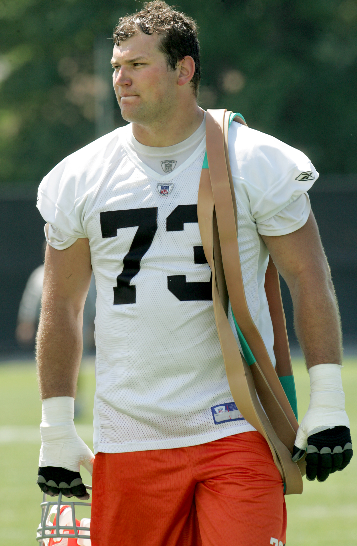 Is former Browns left tackle Joe Thomas joining the Ravens? (No