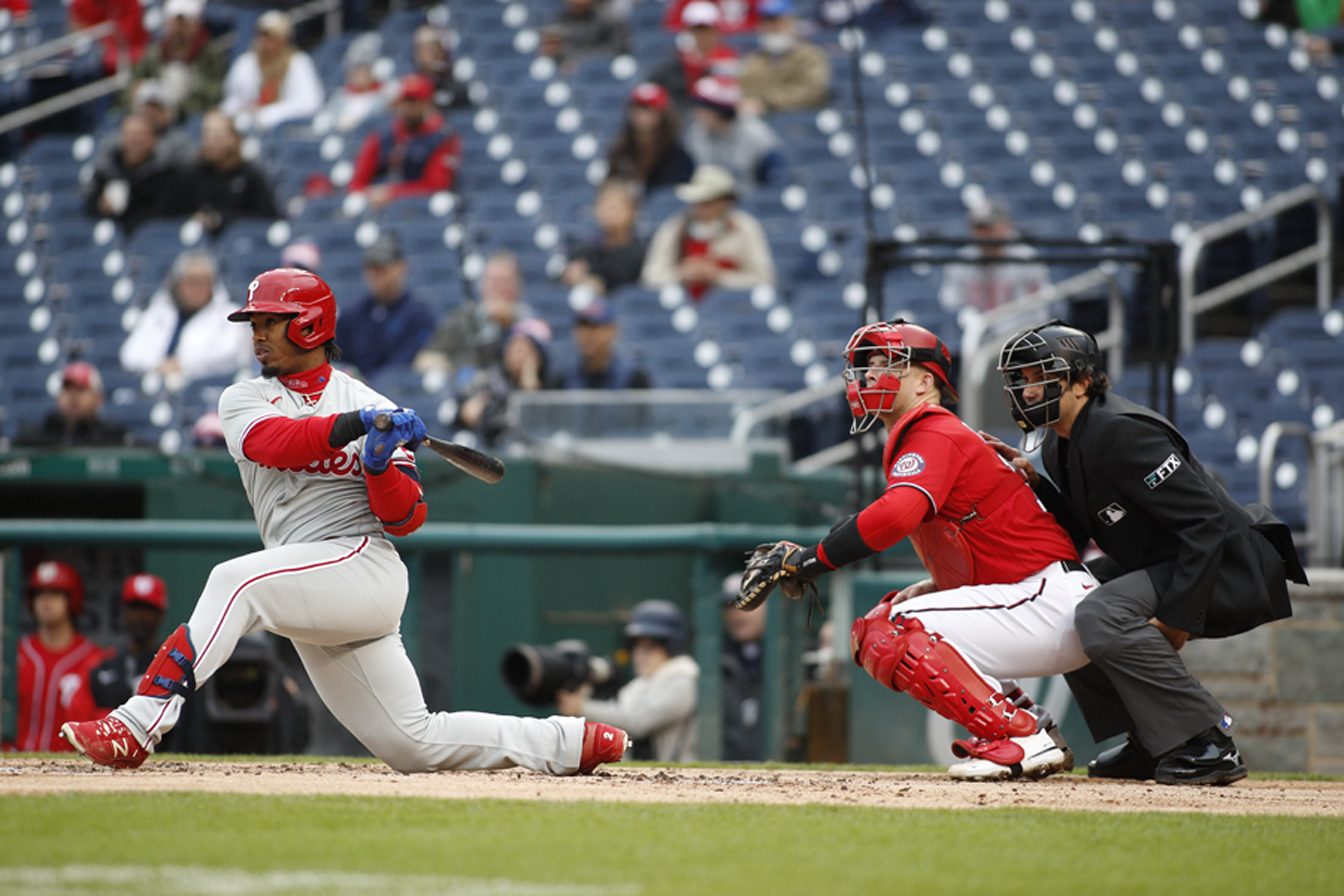 Phillies splash past Nationals, 8-1, in rain-shortened game; magic