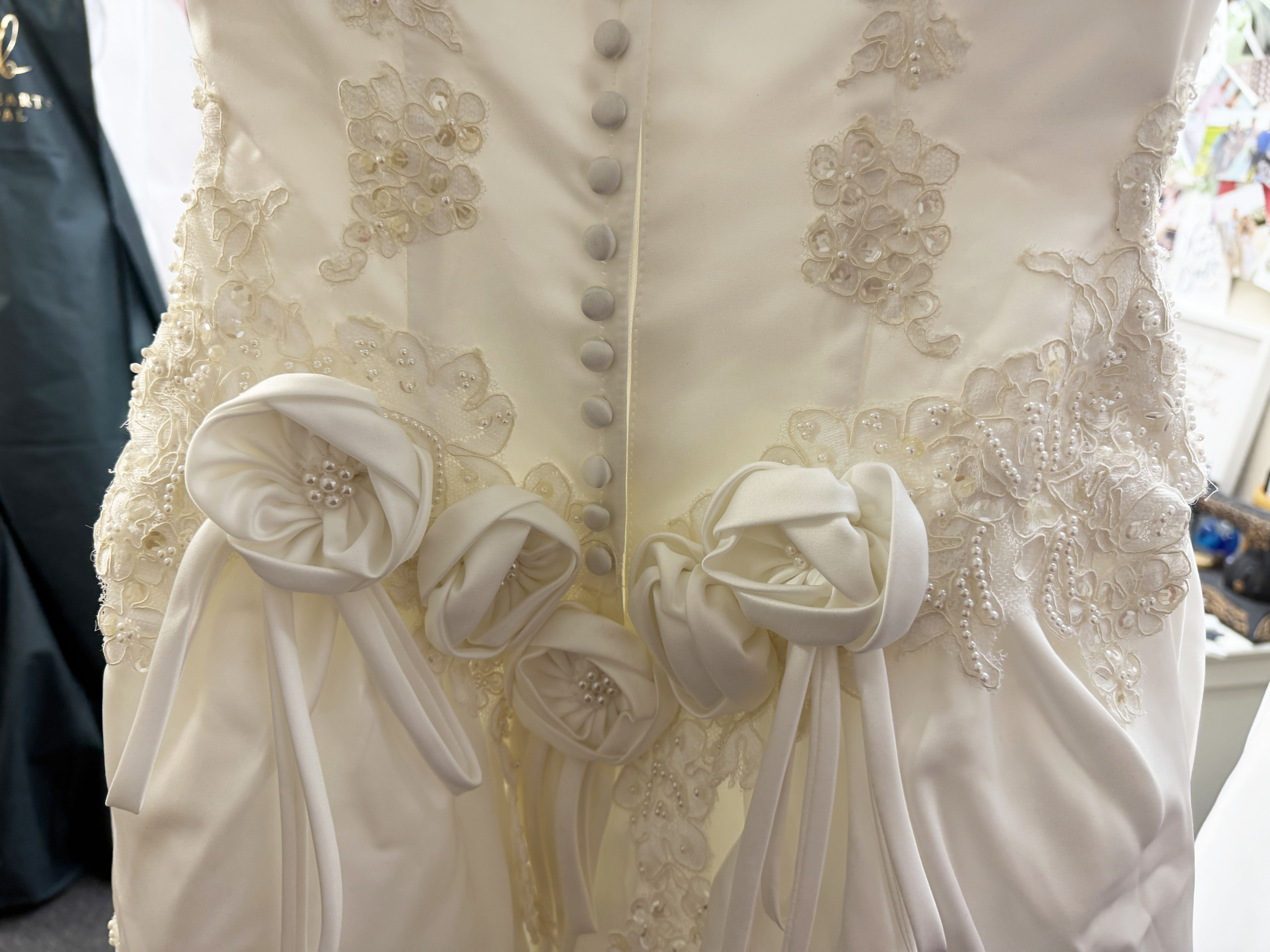Brides make Mom's wedding dress new again in this latest wedding trend -  syracuse.com