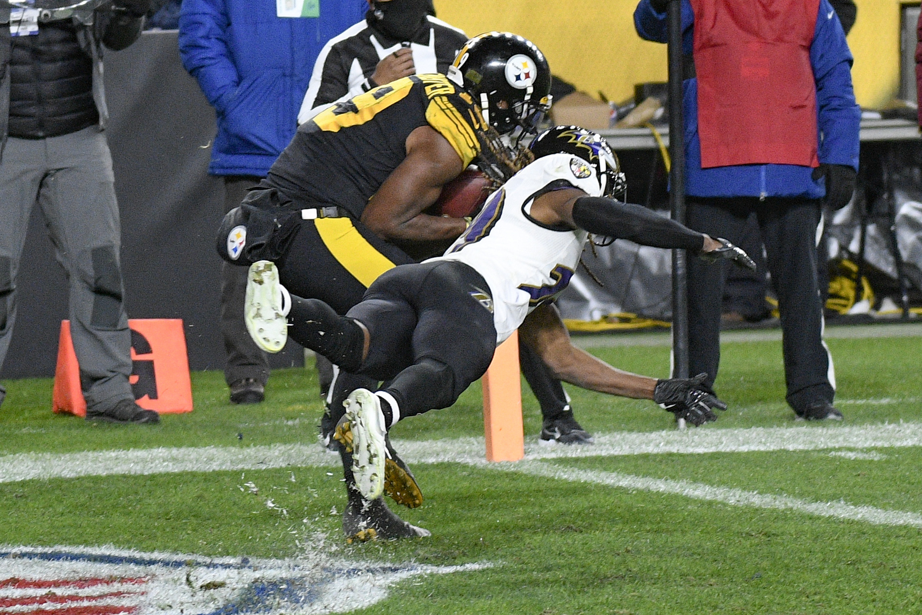 Ravens fall to undefeated Steelers, 19-14