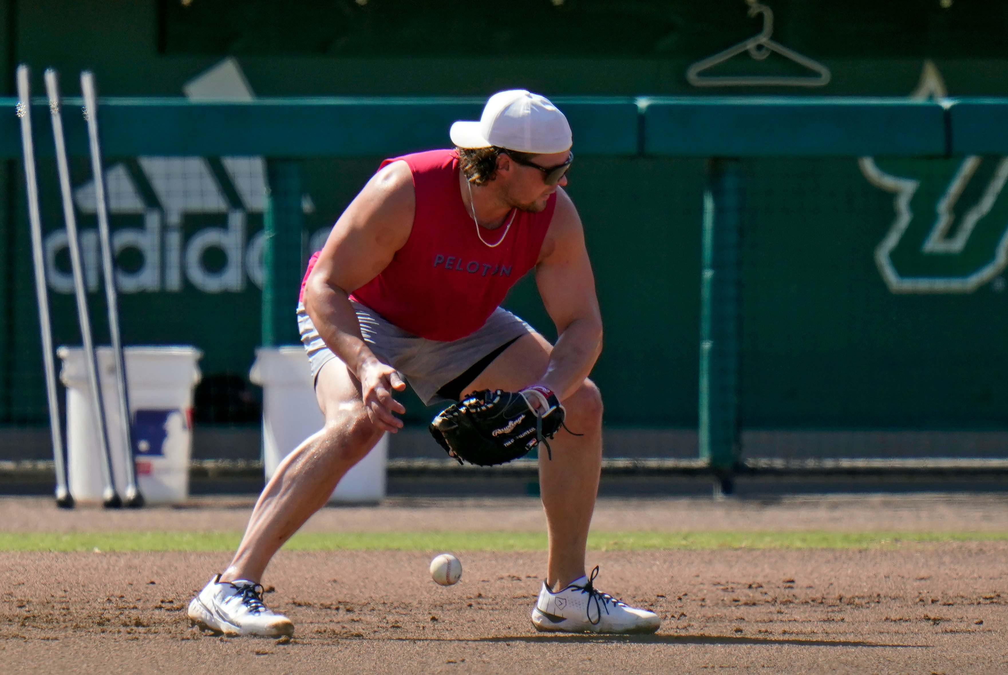 Yankees trade Luke Voit to Padres for prospect Justin Lange