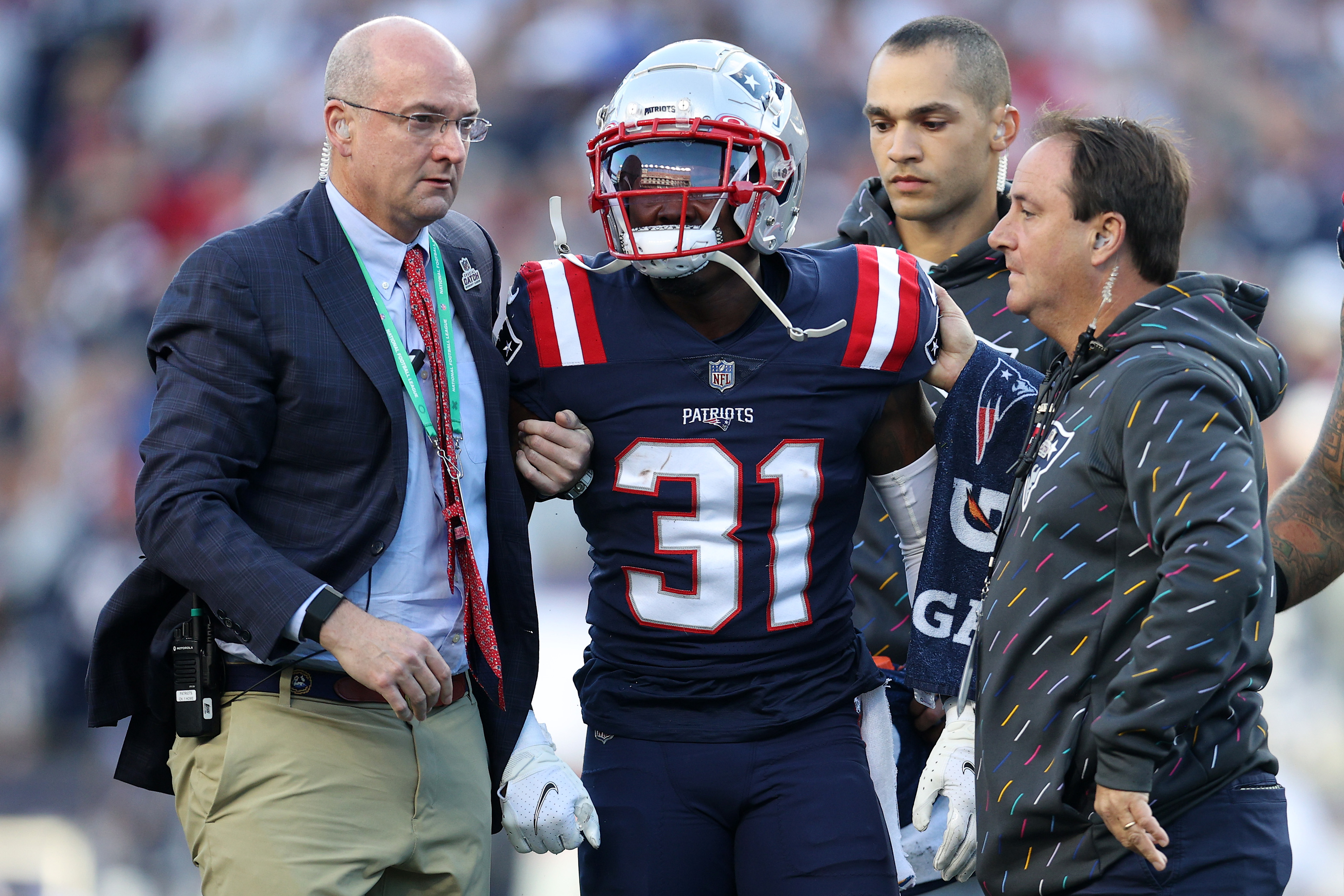 Patriots announce Ja'Whaun Bentley questionable to return with injury