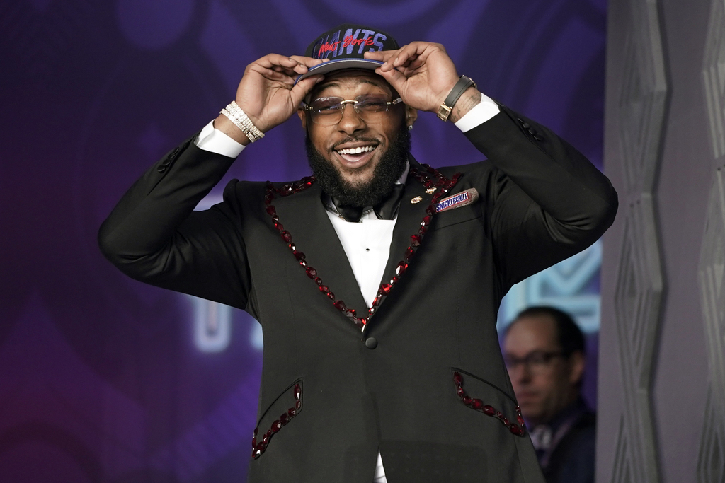 Oregon defensive end Kayvon Thibodeaux holds up a jersey for the New York  Giants with the 5th pick in the NFL football draft on Thursday, April, 28  2022 in Las Vegas. (AP