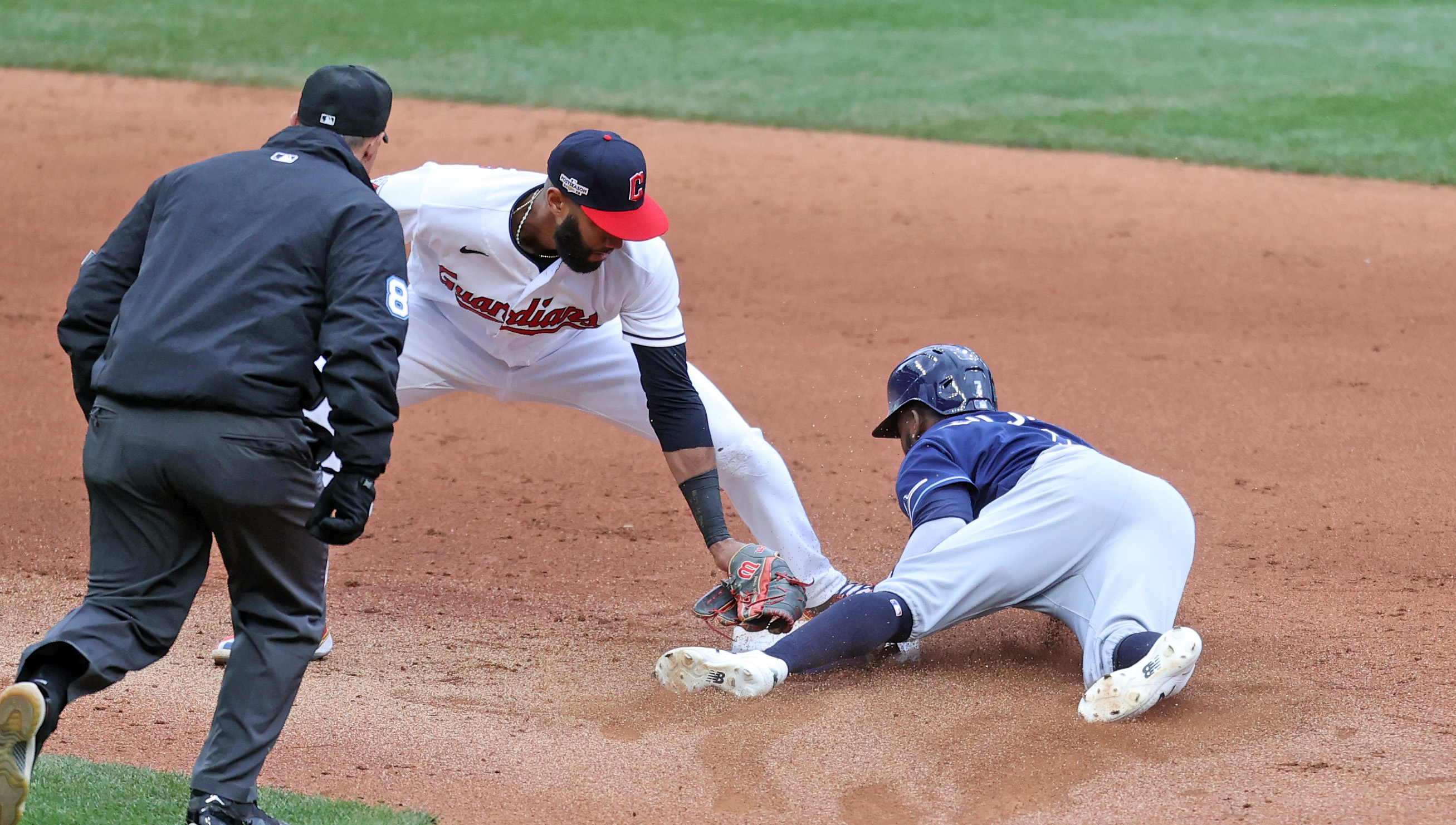 Another sloppy defensive game dooms Red Sox in first game of their