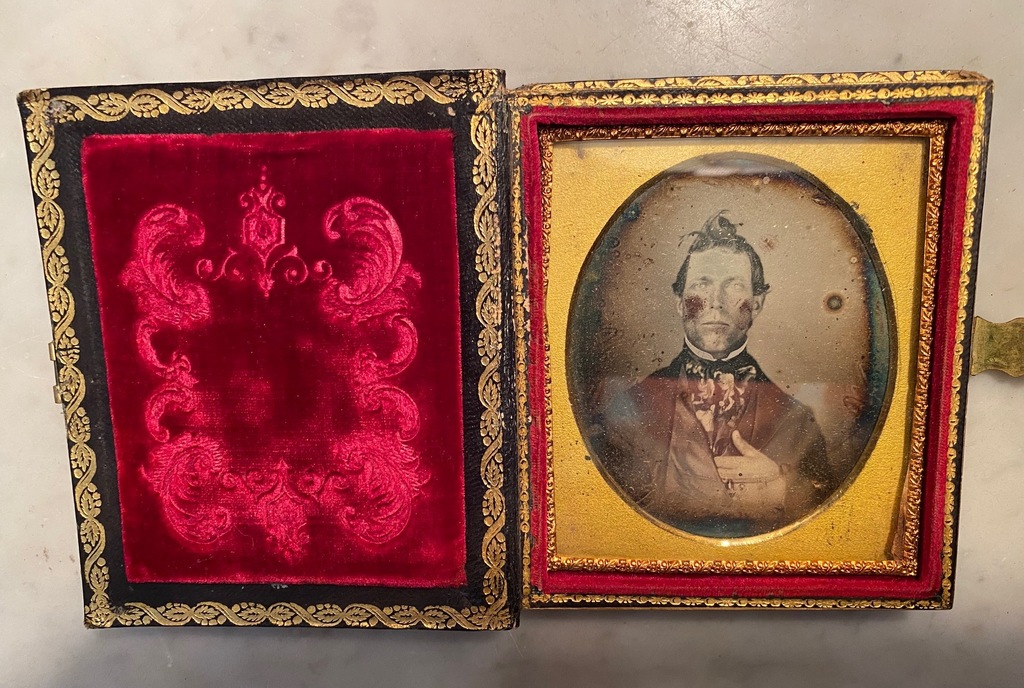 美品　The Glory of Water: Daguerreotypes Mona Lisa of the Deep: A daguerreotype of an unknown woman