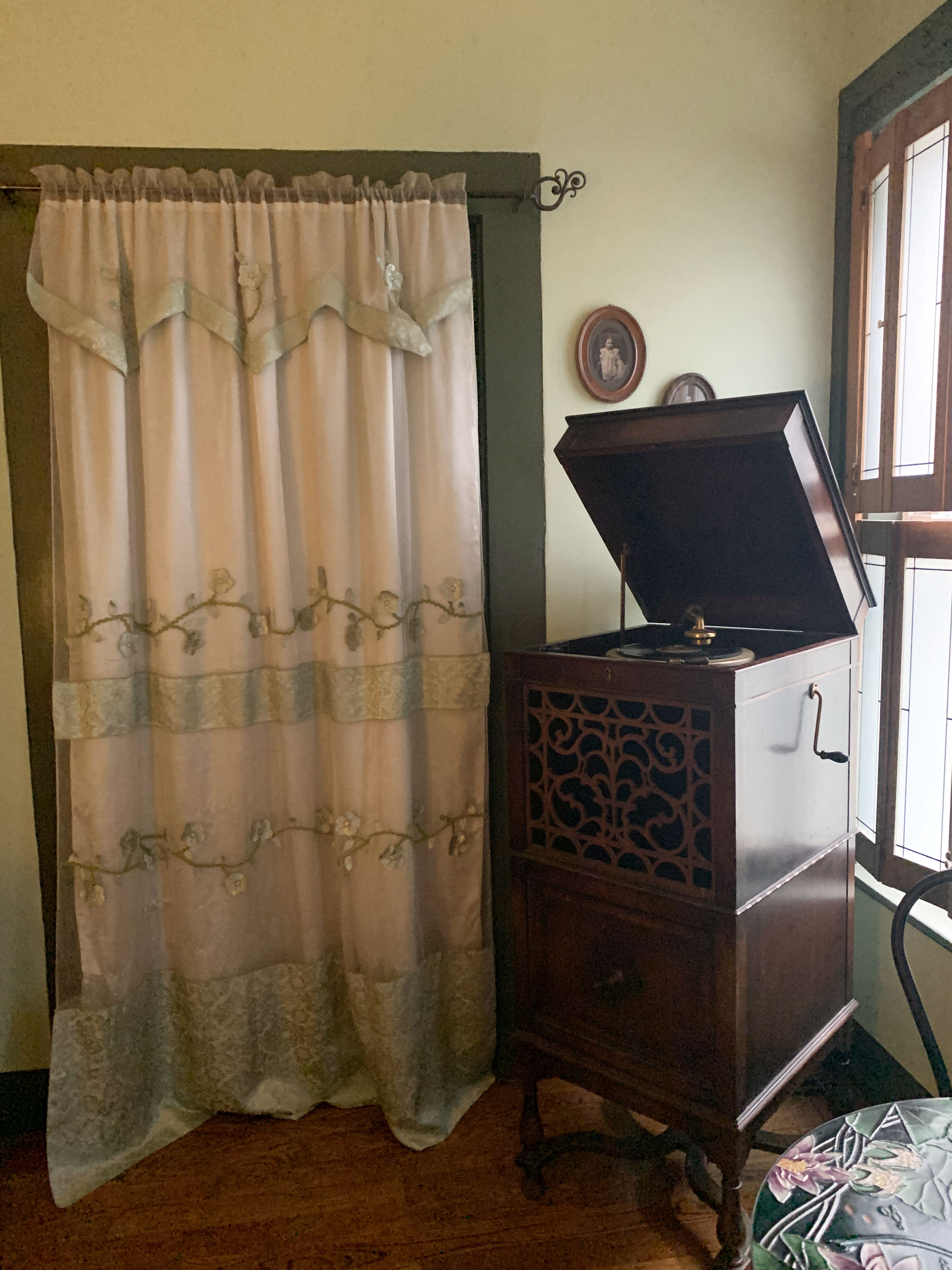 Repurpose Old Victrola Matttroy