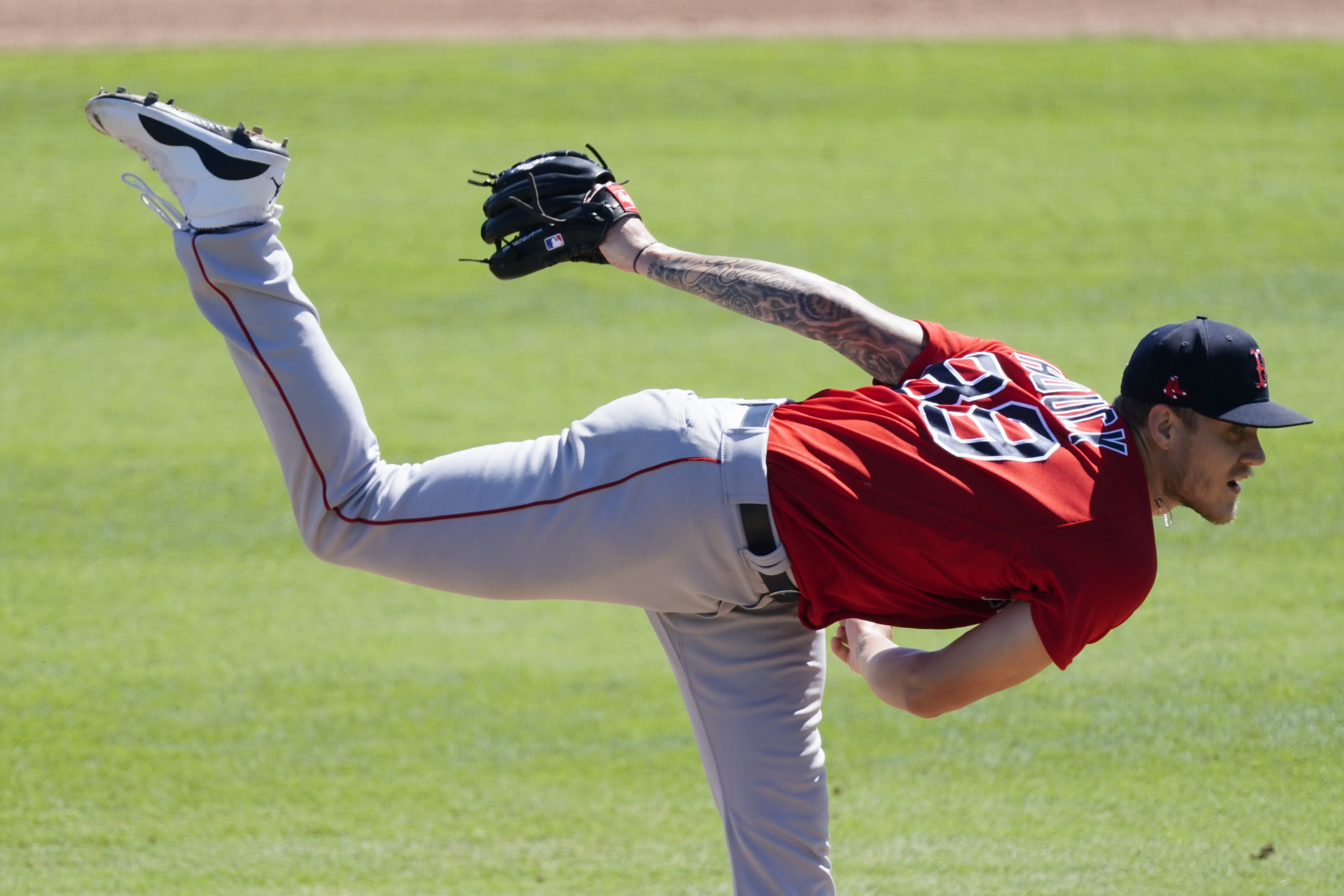 Boston Red Sox starting pitcher Tanner Houck (89) in the bottom of