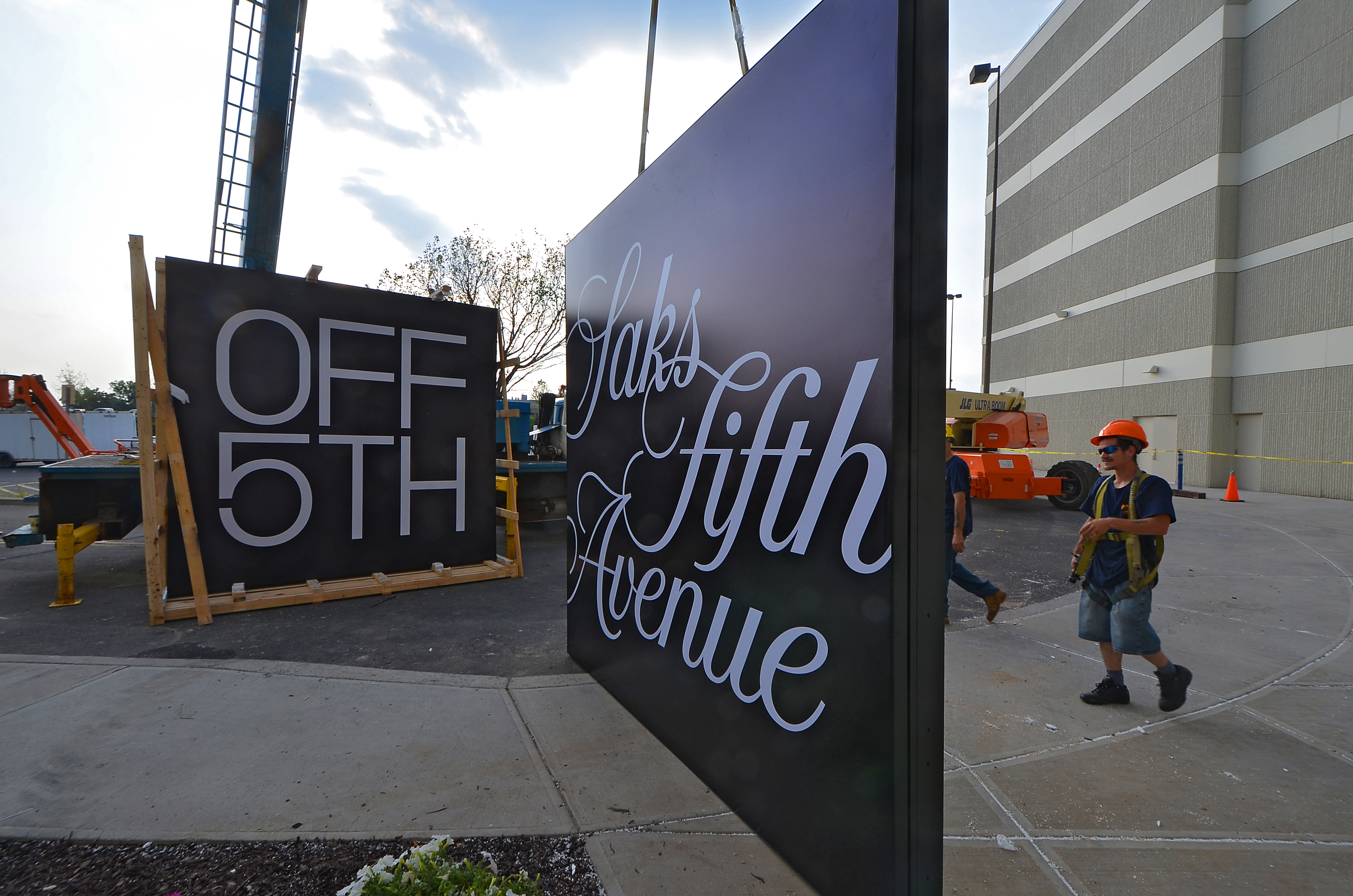 Saks Fifth Avenue OFF 5th is now open