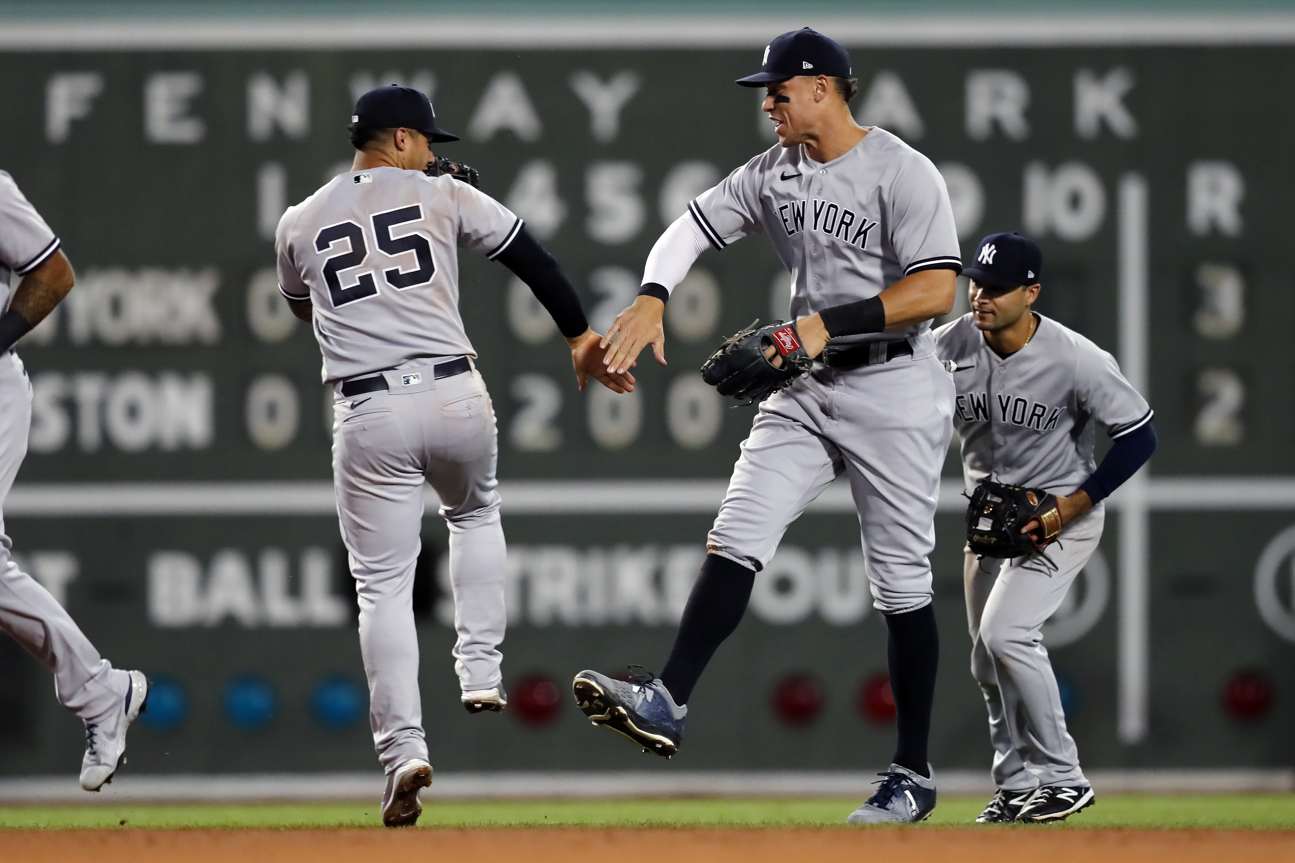 Yankees-Red Sox AL wild-card predictions: Who wins showdown at Fenway?