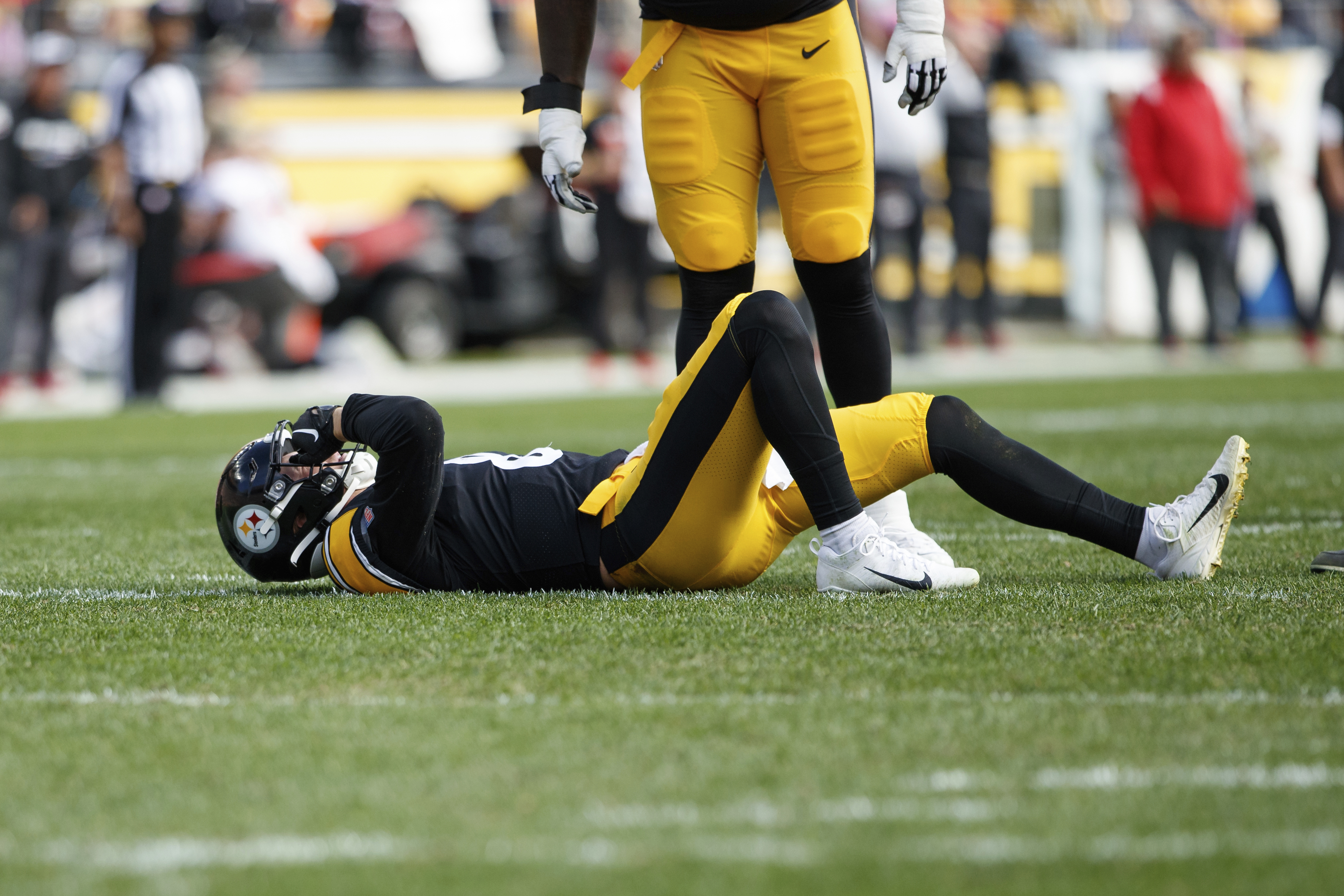 Steelers QB Kenny Pickett ruled out with concussion, replaced by