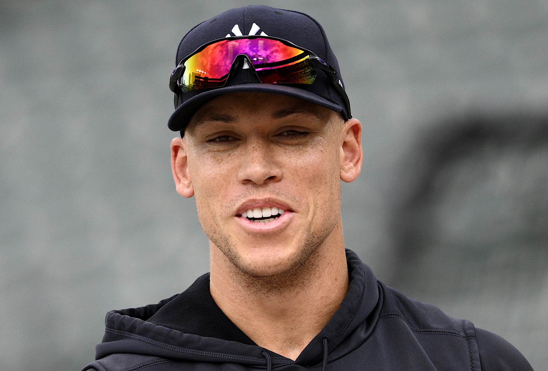 Yankees' Aaron Judge slips on new jersey but it's not from the Giants  (PHOTOS) 