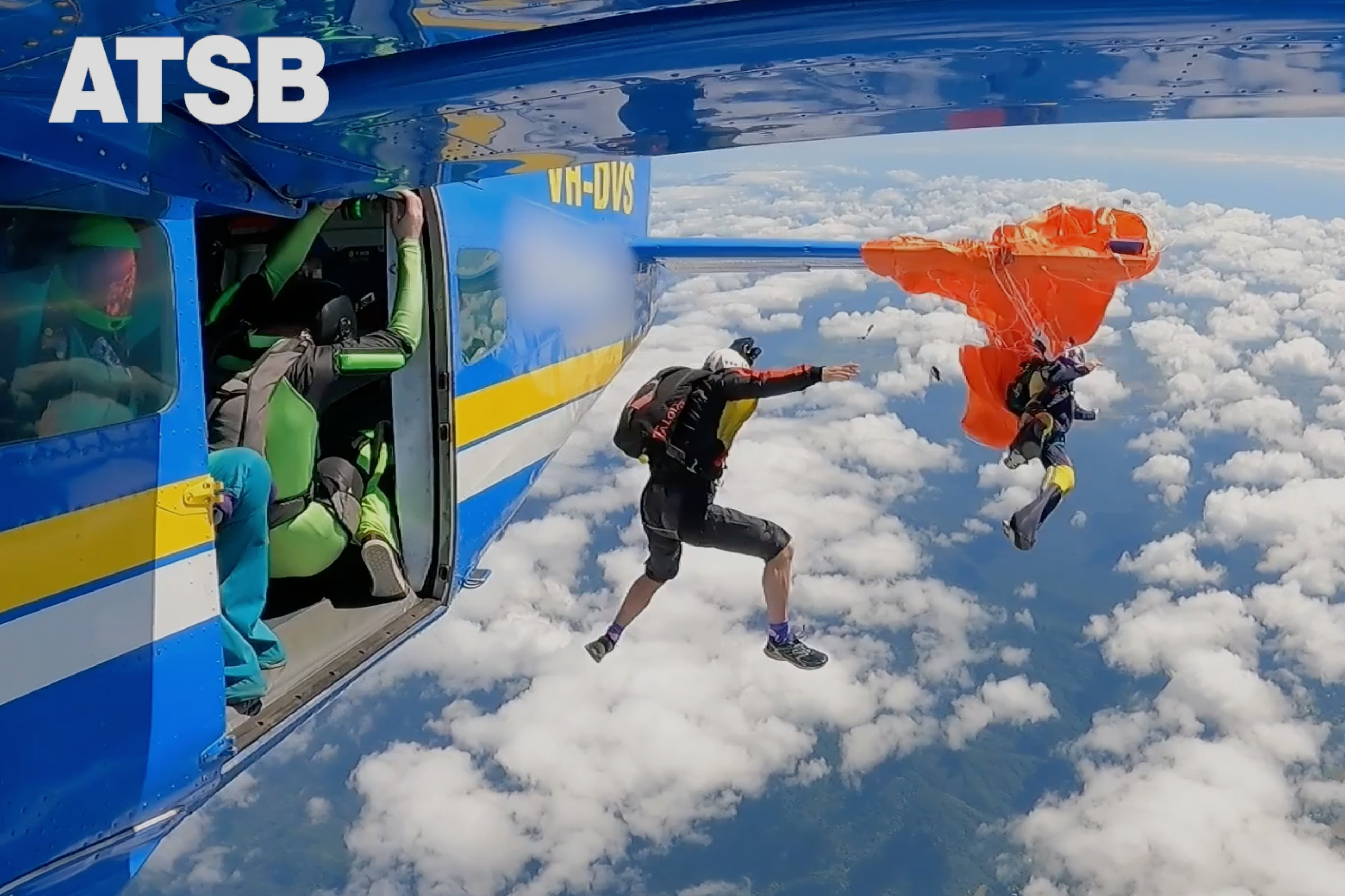 Skydiver survives after dangling from plane - oregonlive.com