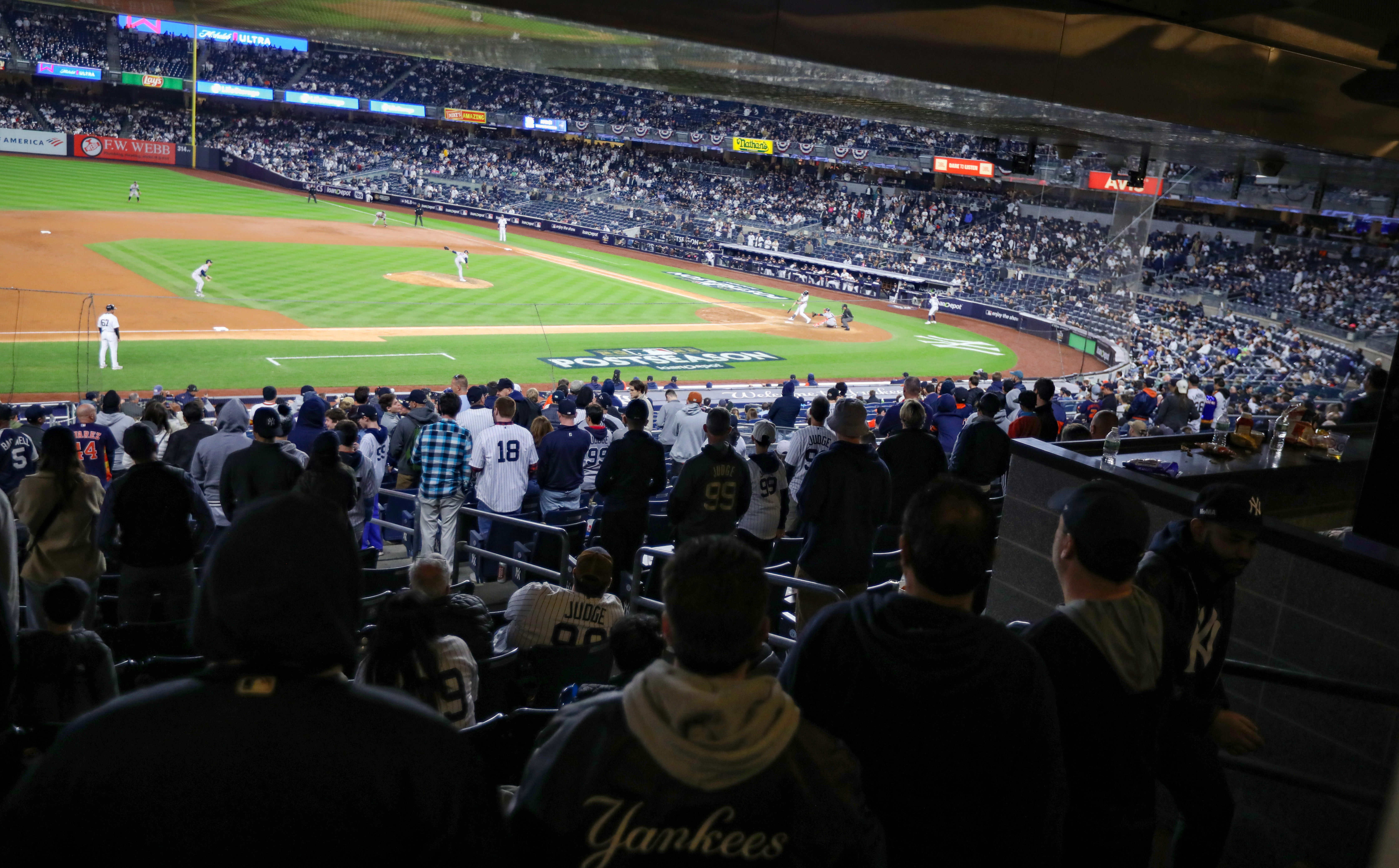 New York Yankees fans react to smoke from Canadian wildfires shrouding Yankee  Stadium: Toronto trying to screw us over even when they don't play us