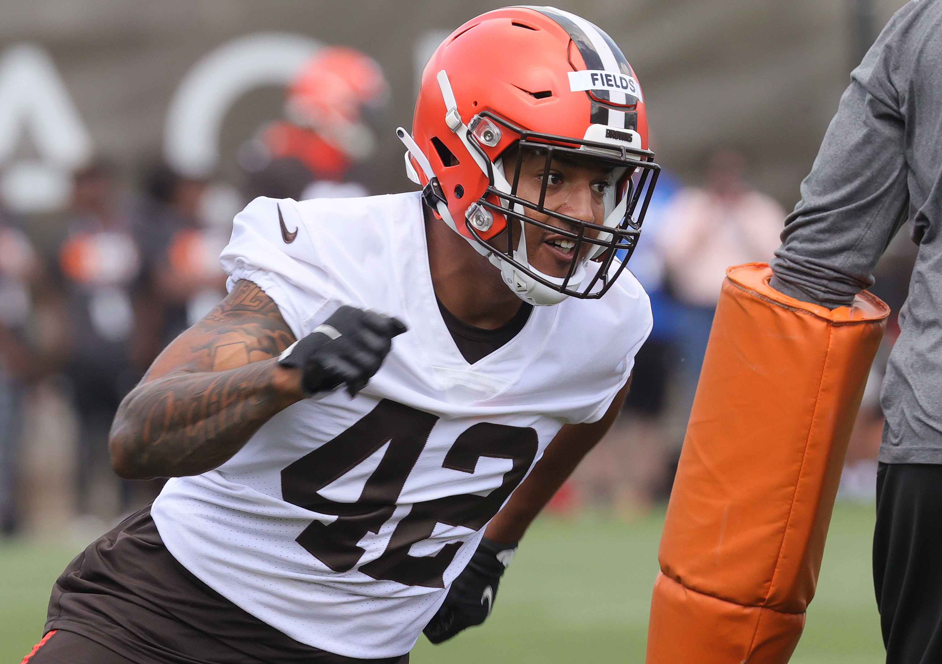 Cleveland Browns linebacker Tony Fields II (42) jogs off of the