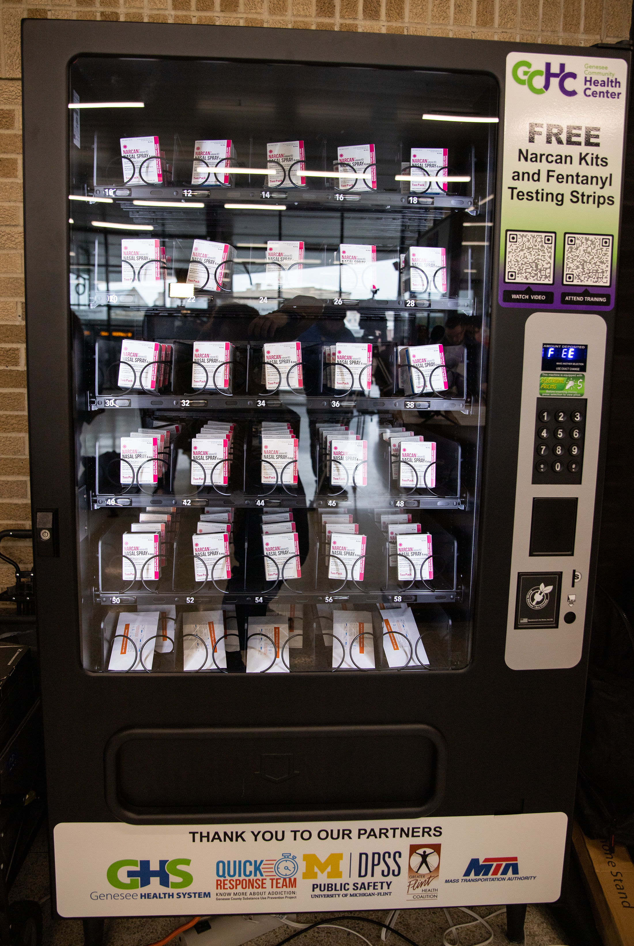 Forcing People At Vending Machines To Wait Nudges Them To Buy Healthier  Snacks : The Salt : NPR