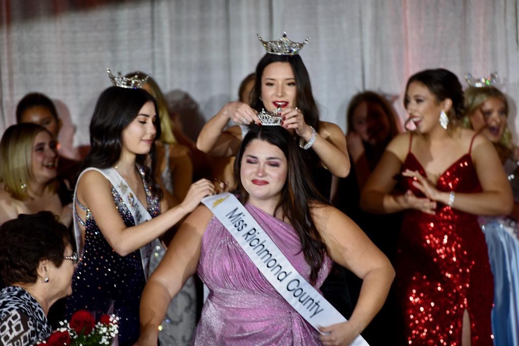 Metuchen youngster, crowned Miss New Jersey Grand Ambassador, gives back to  community 