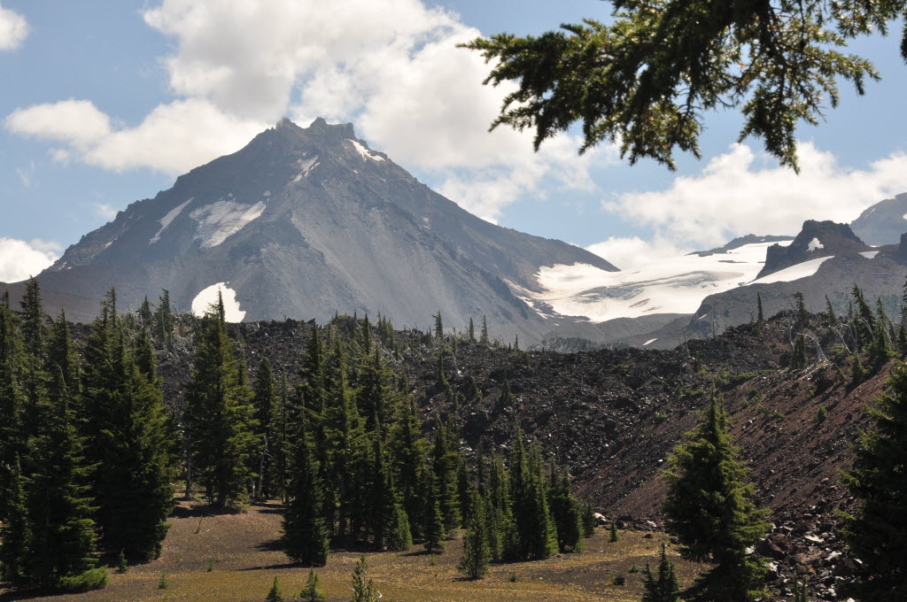 North Sister injured climber missing in central Oregon for 3rd day