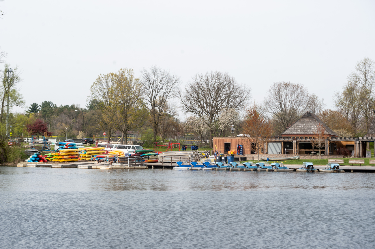 Warm weather draws kayakers, canoers to Gallup Park Canoe Livery
