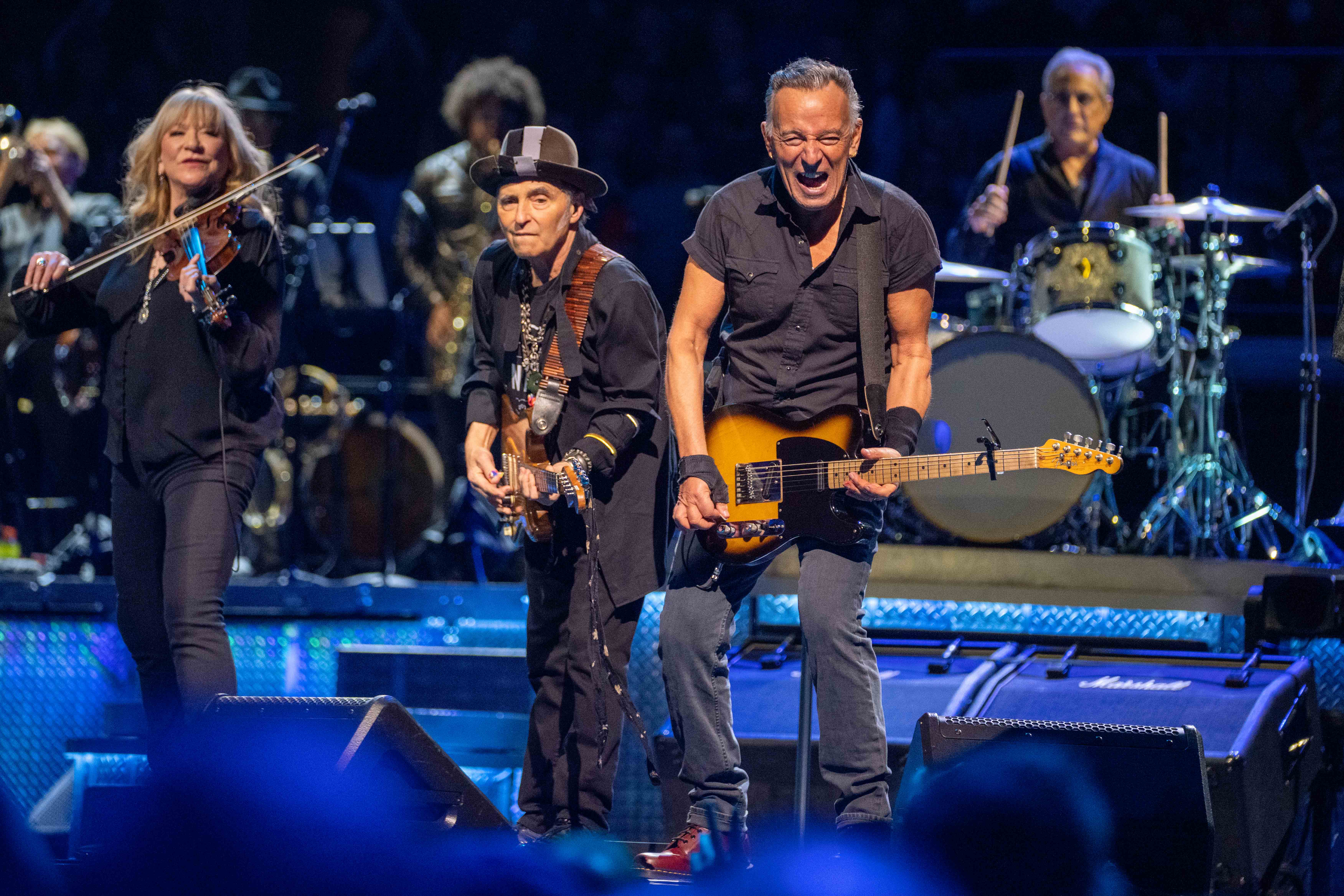 Bruce Springsteen's healthy energy returns to TD Garden in Boston