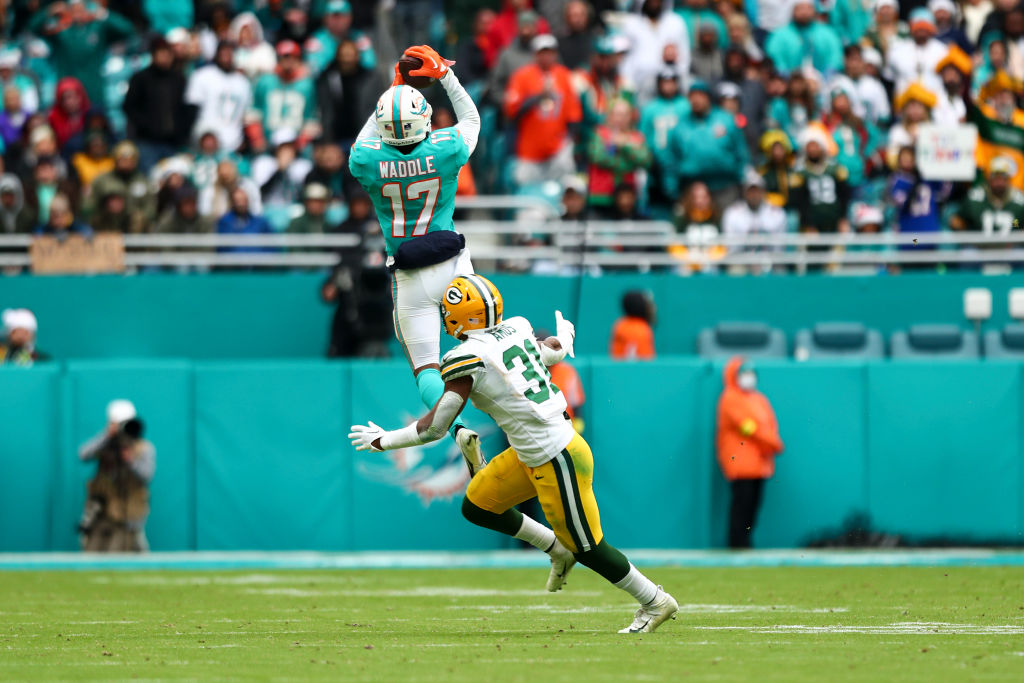 NFL Christmas top viral moments: Packers-Dolphins, Broncos-Rams,  Buccaneers-Cardinals