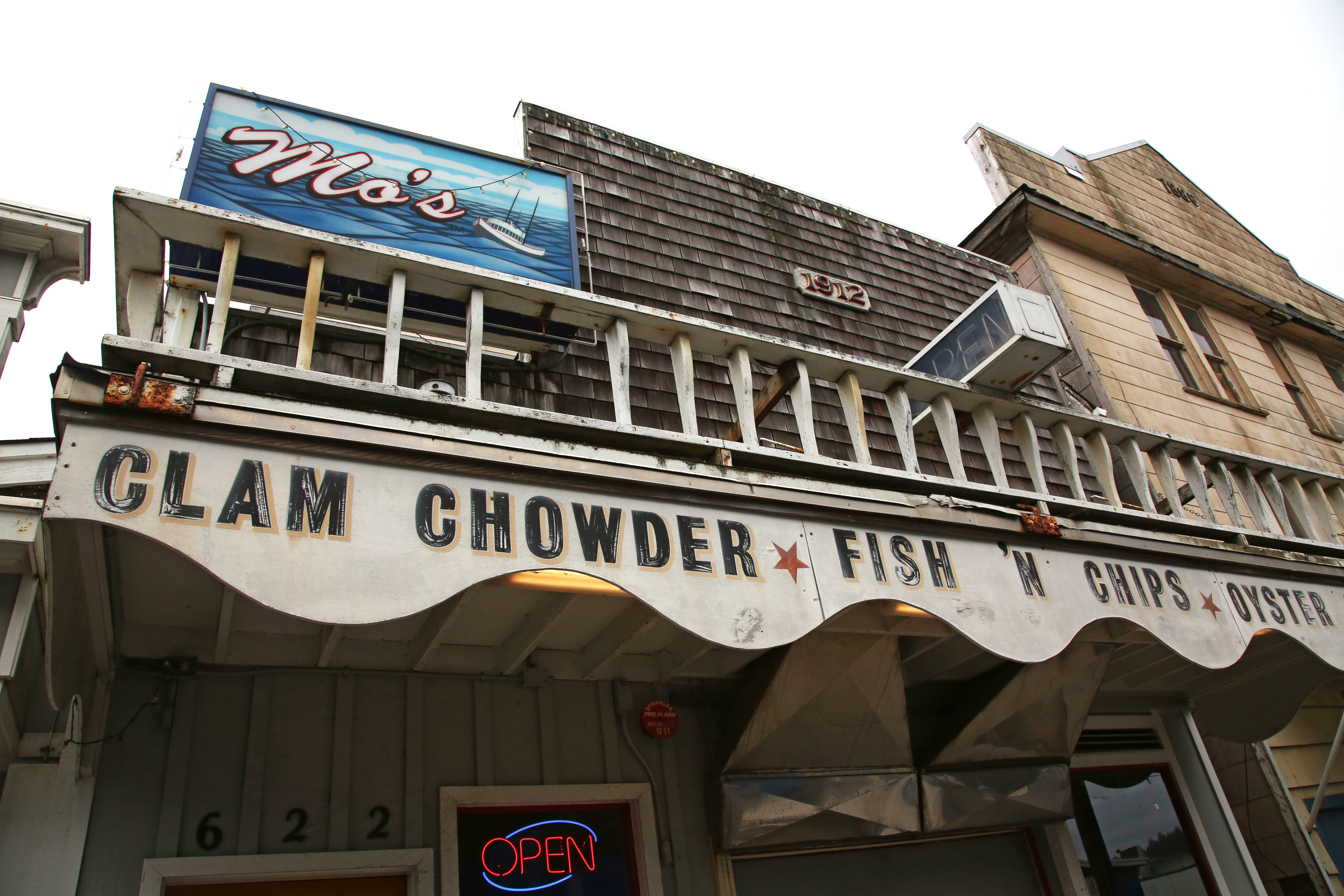 Places I LOVE - Mo's Seafood & Chowder - Newport, Oregon - Handrafted