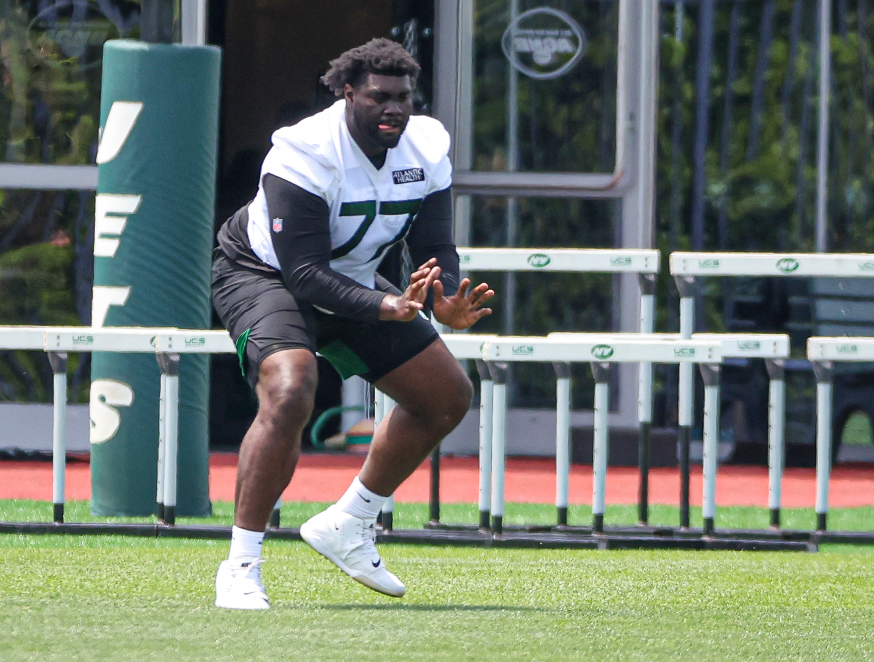 Jets considering moving LT Mekhi Becton to right tackle