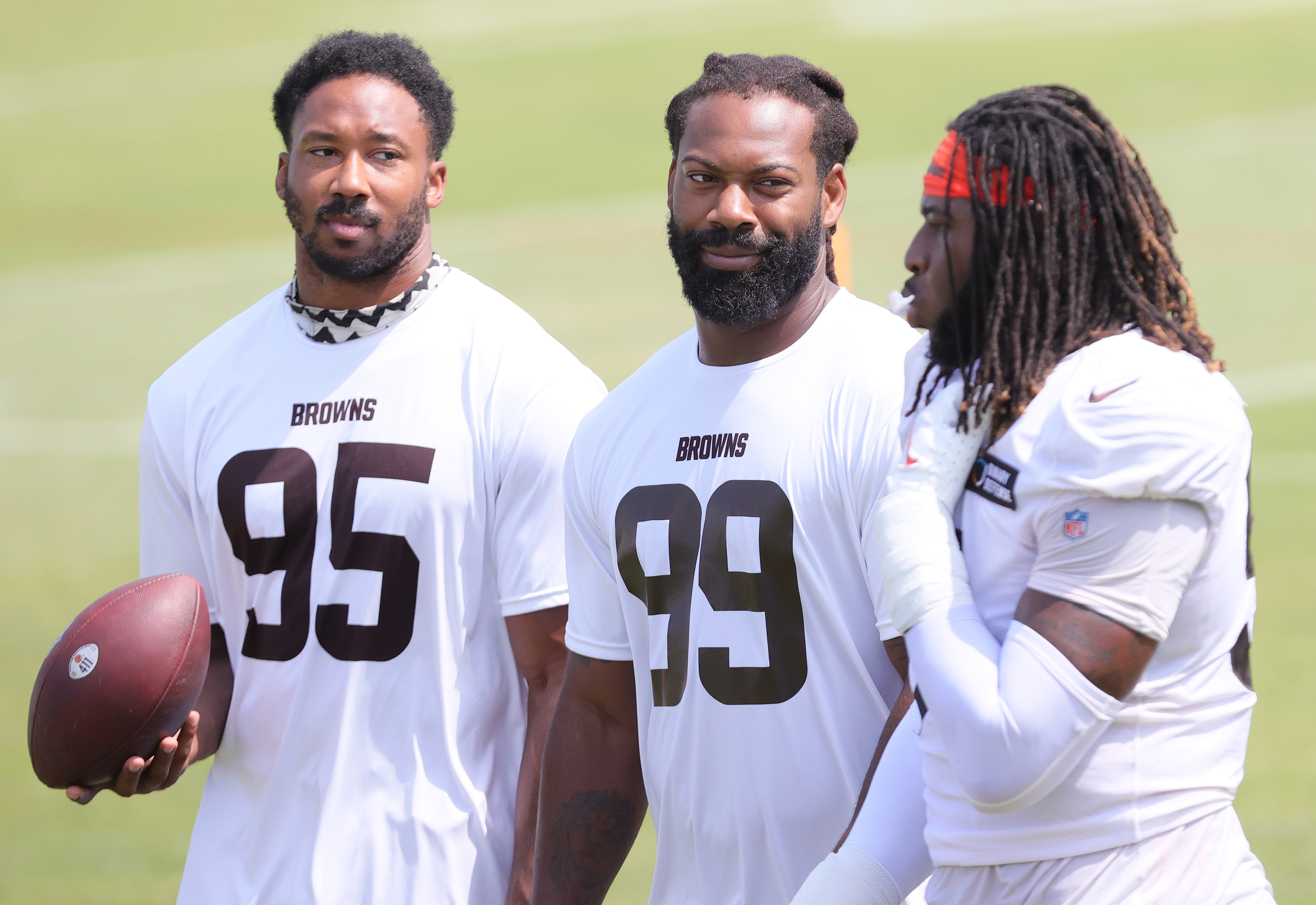 OTA Notebook: Za'Darius Smith describes 'great feeling' of joining